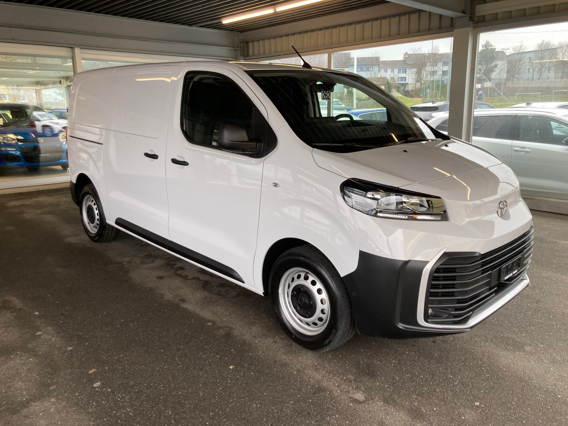 TOYOTA Proace 2.0D Panel Van Medium Advanced-image-2