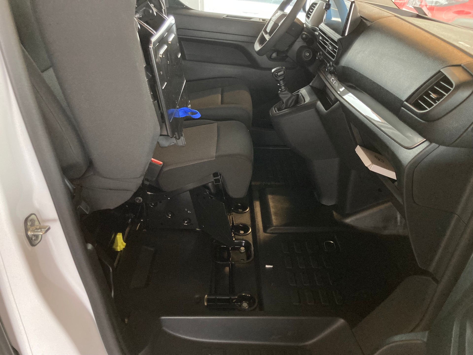 TOYOTA Proace 2.0D Panel Van Medium Advanced-image-14