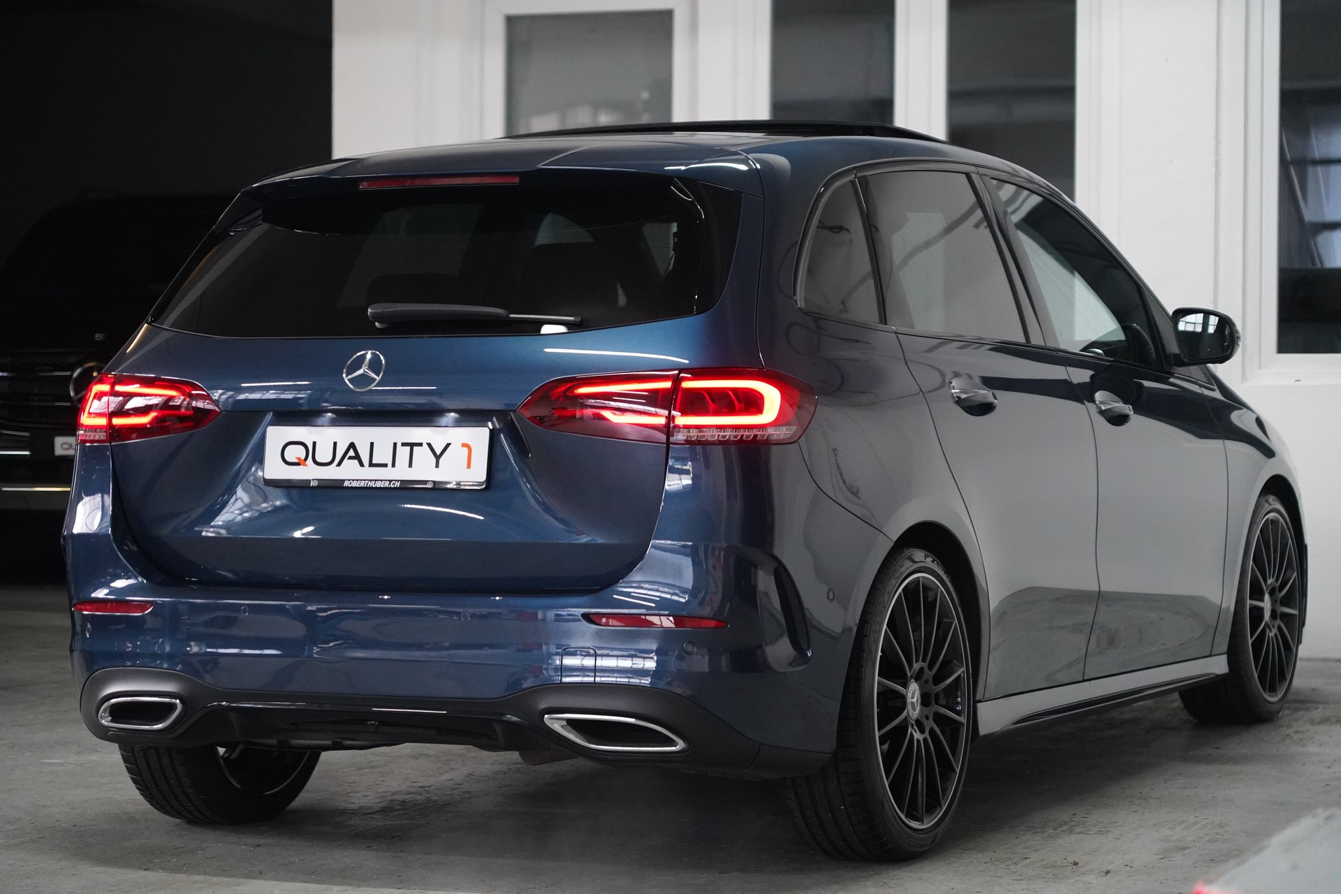 MERCEDES-BENZ B 200 d AMG Line 8G-DCT-image-7