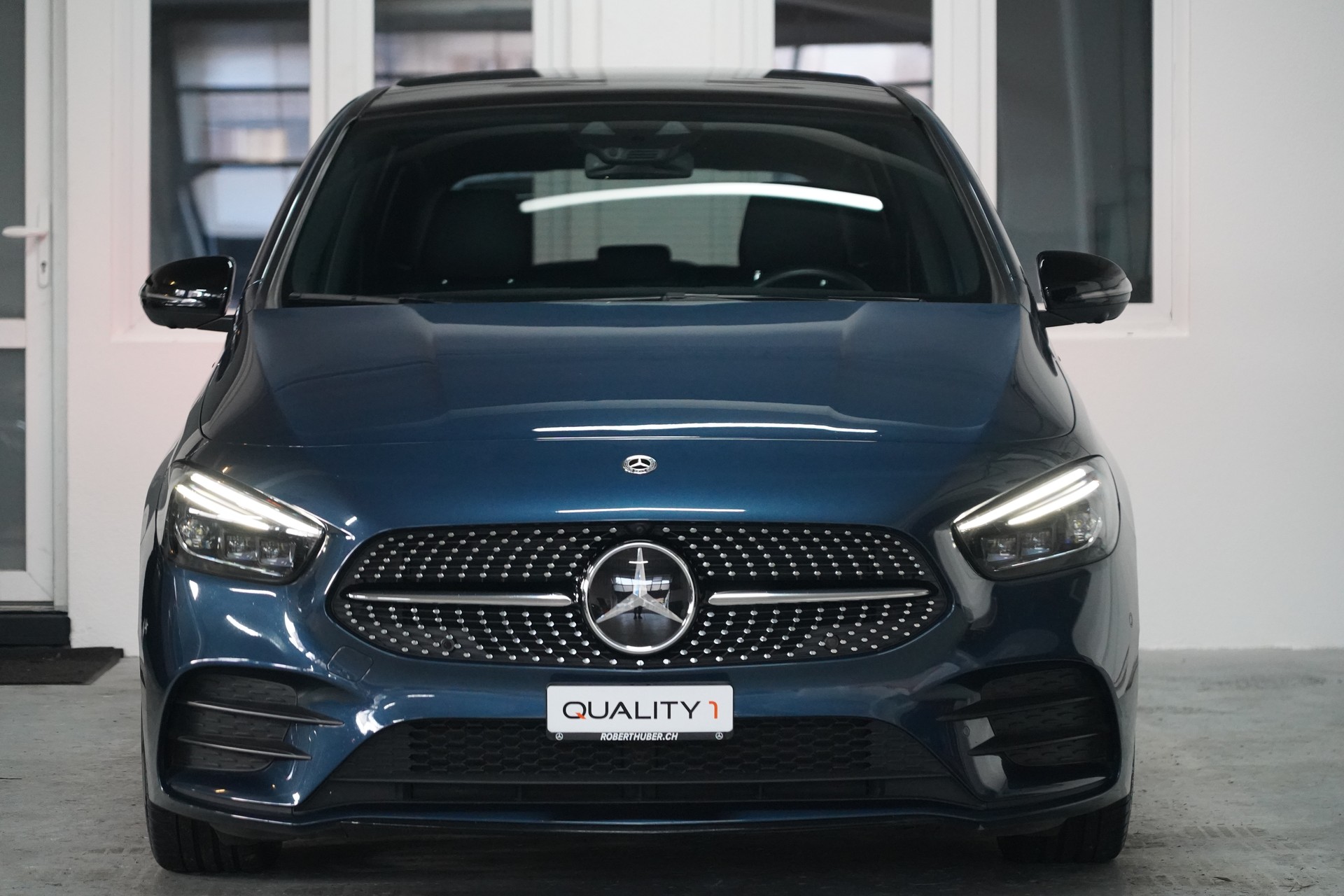 MERCEDES-BENZ B 200 d AMG Line 8G-DCT-image-2