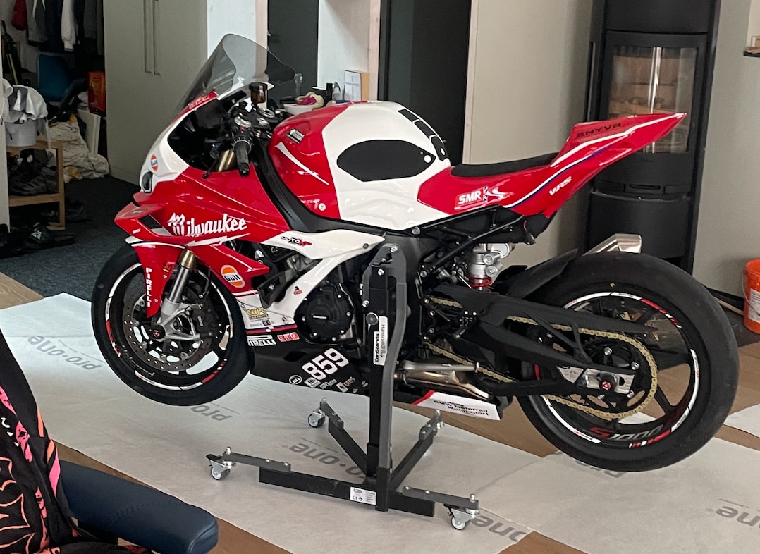 BMW S 1000 RR-image-0