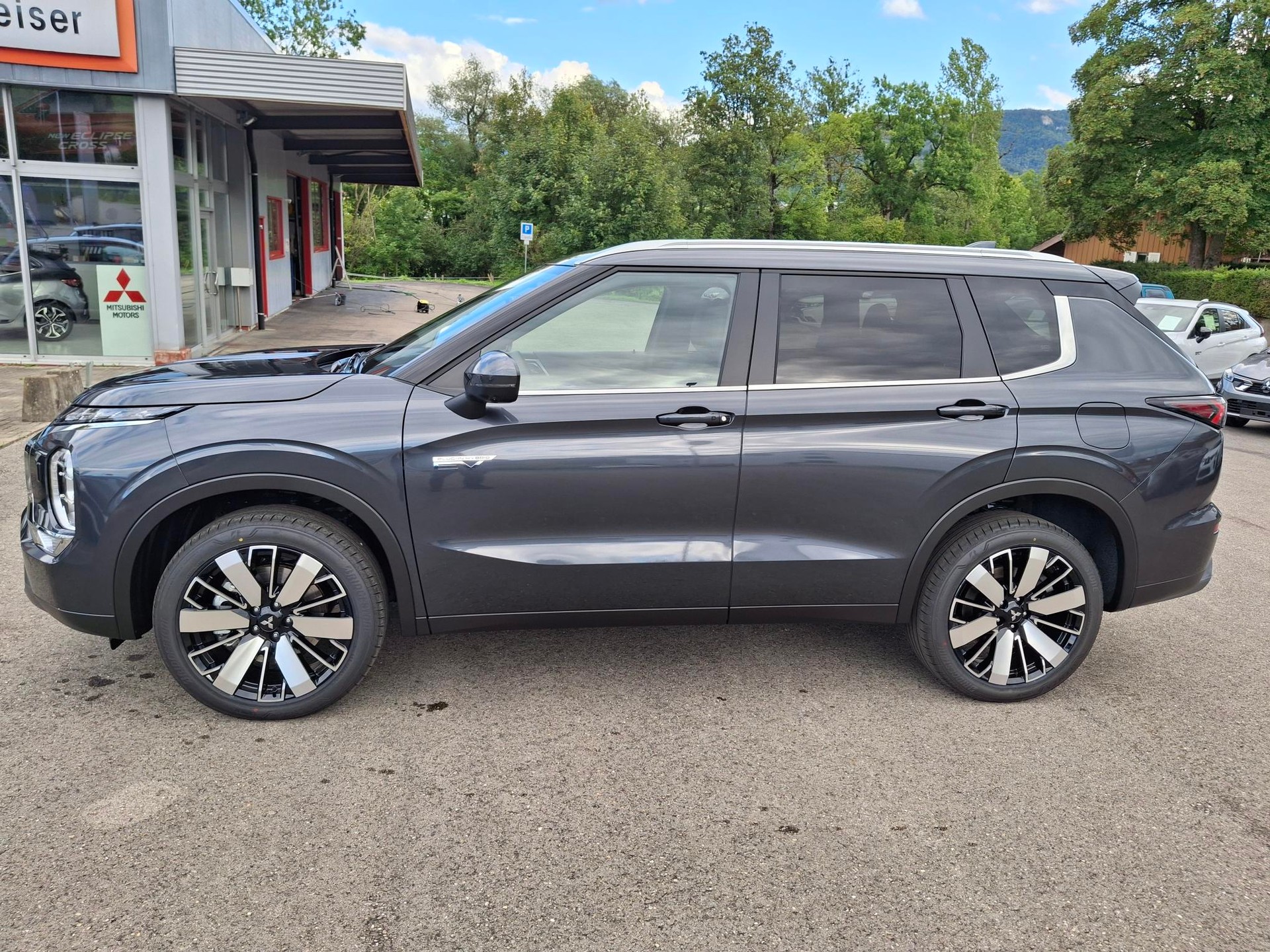 MITSUBISHI Outlander 2.4 PHEV Intense 4WD Automatic-image-5