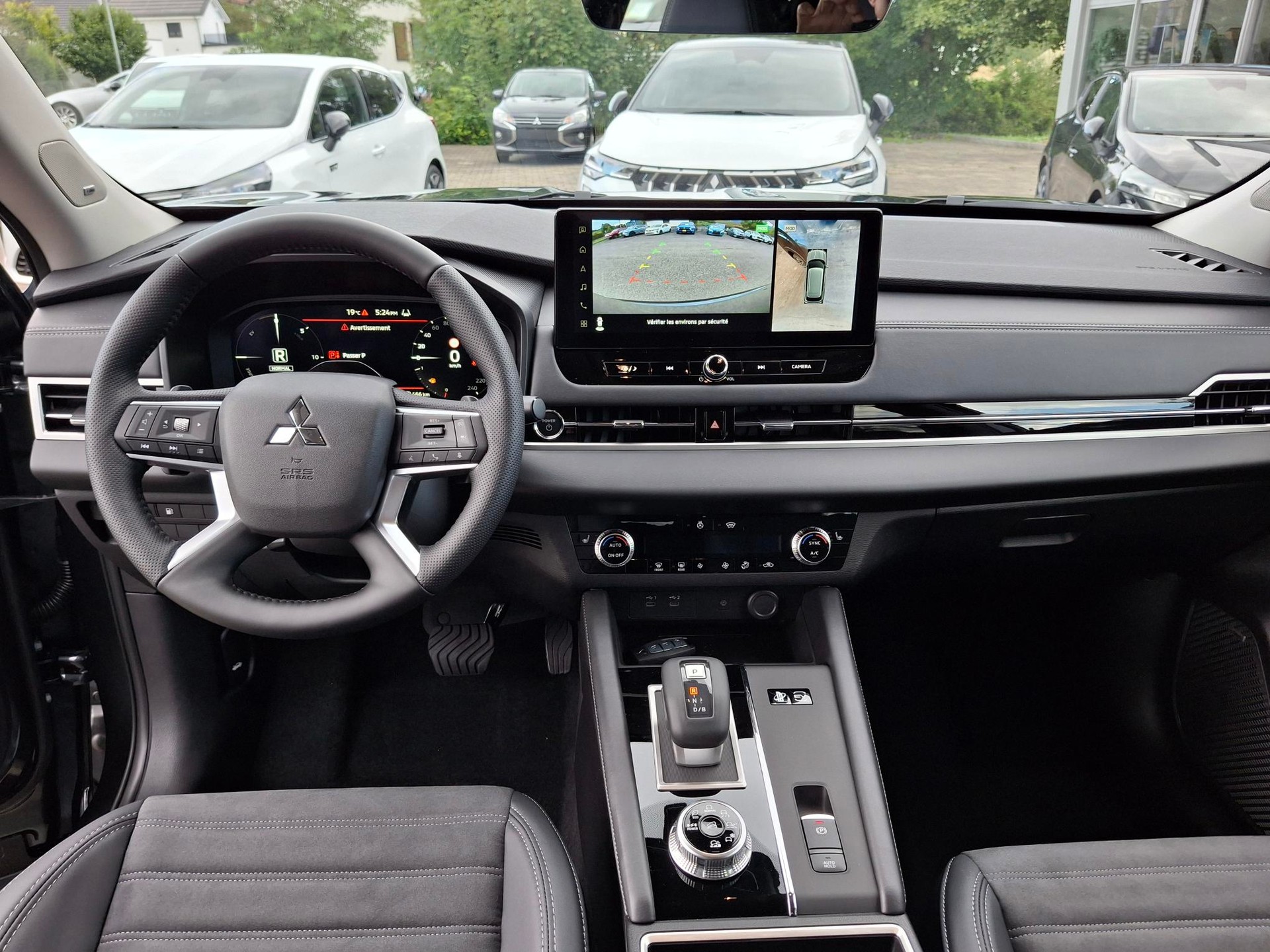 MITSUBISHI Outlander 2.4 PHEV Intense 4WD Automatic-image-12