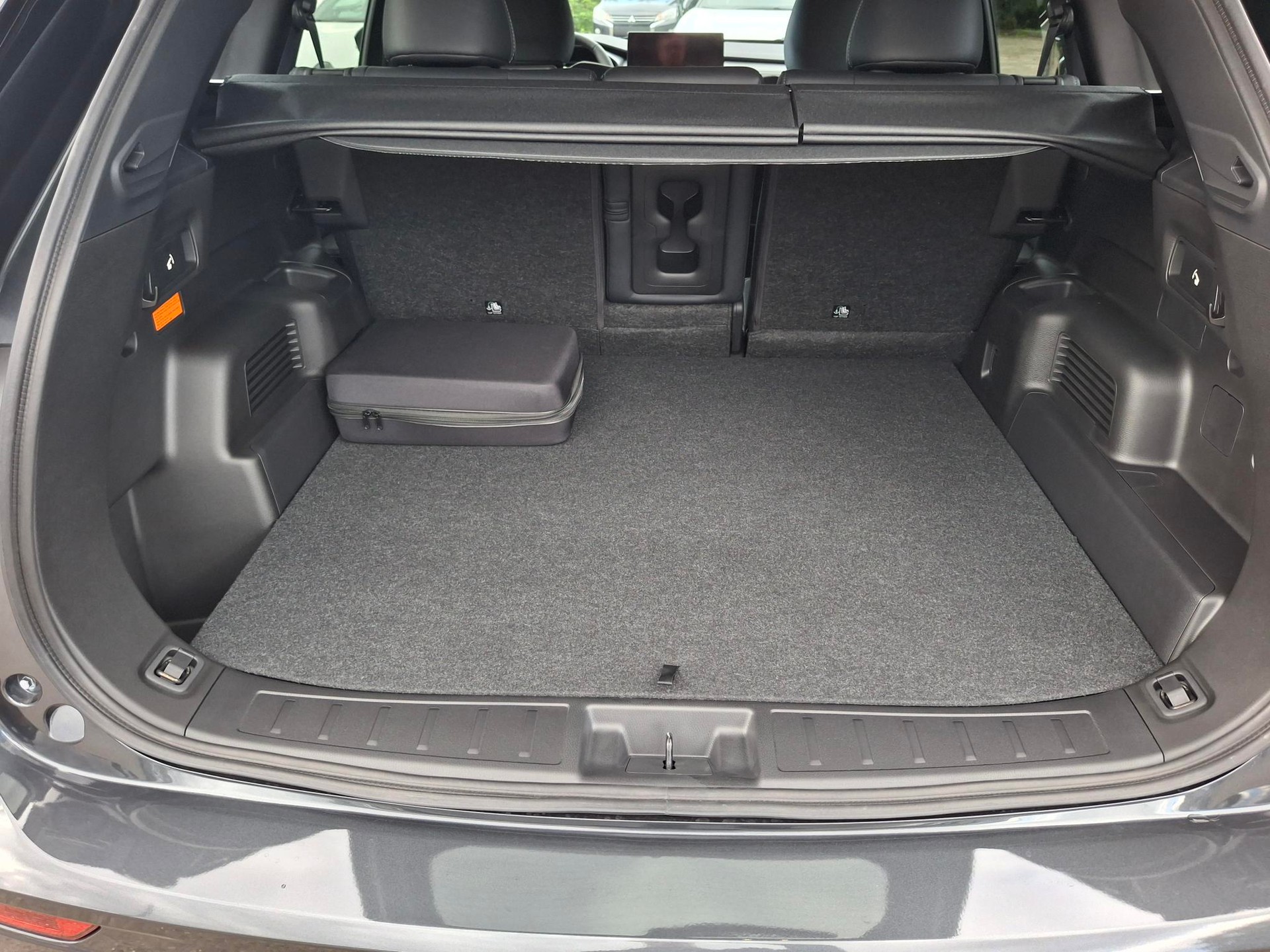 MITSUBISHI Outlander 2.4 PHEV Intense 4WD Automatic-image-9