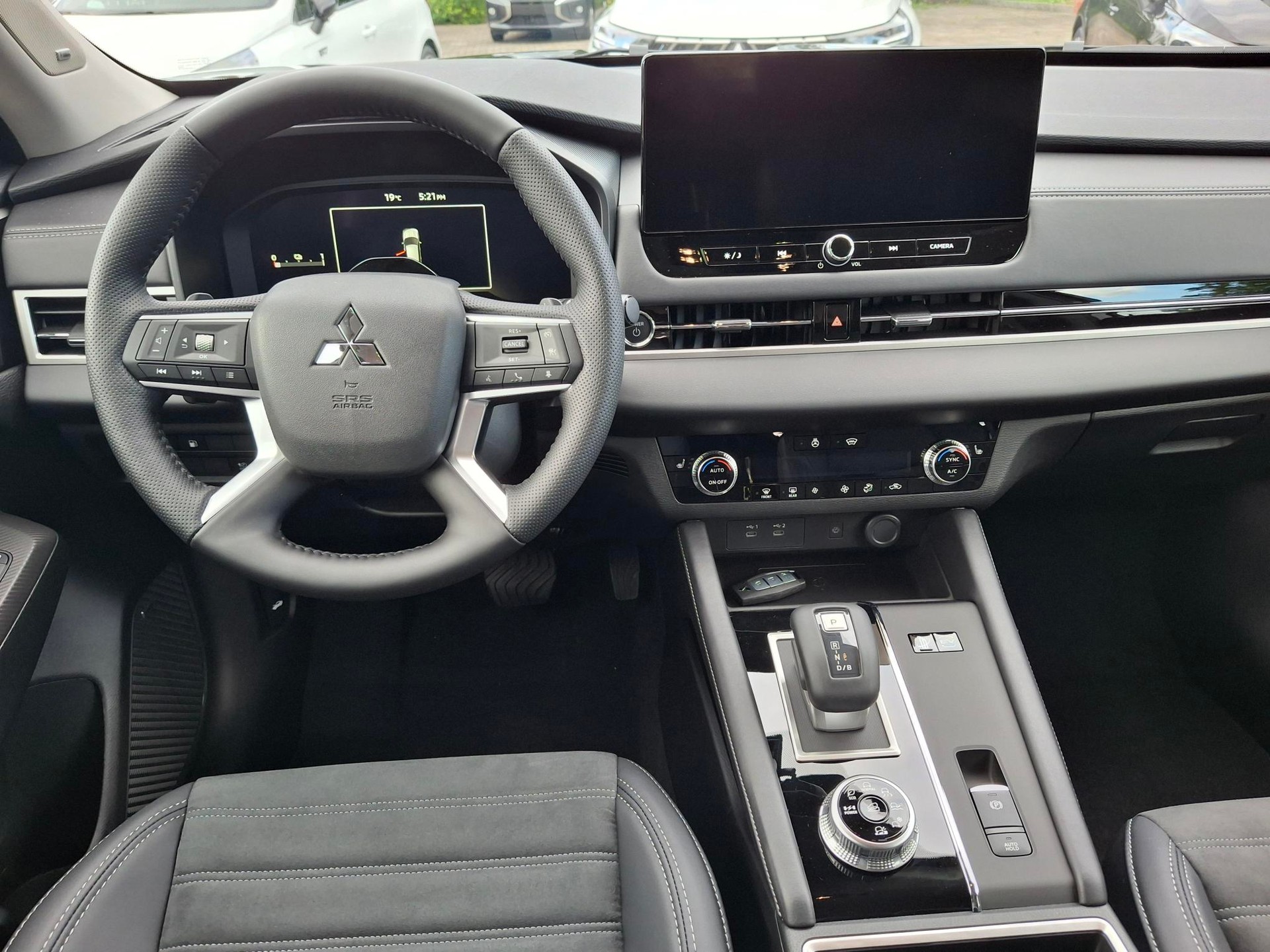 MITSUBISHI Outlander 2.4 PHEV Intense 4WD Automatic-image-8