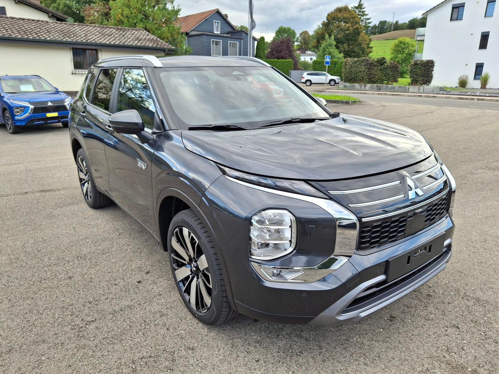 MITSUBISHI Outlander 2.4 PHEV Intense 4WD Automatic-image-1