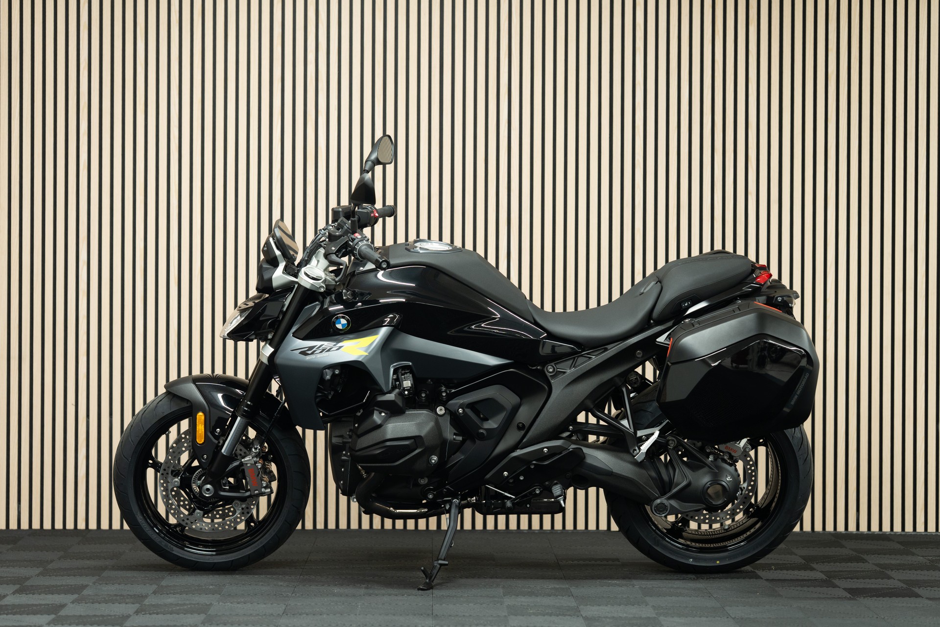 BMW R 1300 R Individual mit Seitenkofferset und CHF 1'500.- Boxer PrĂ€mie đ€đ„-image-1