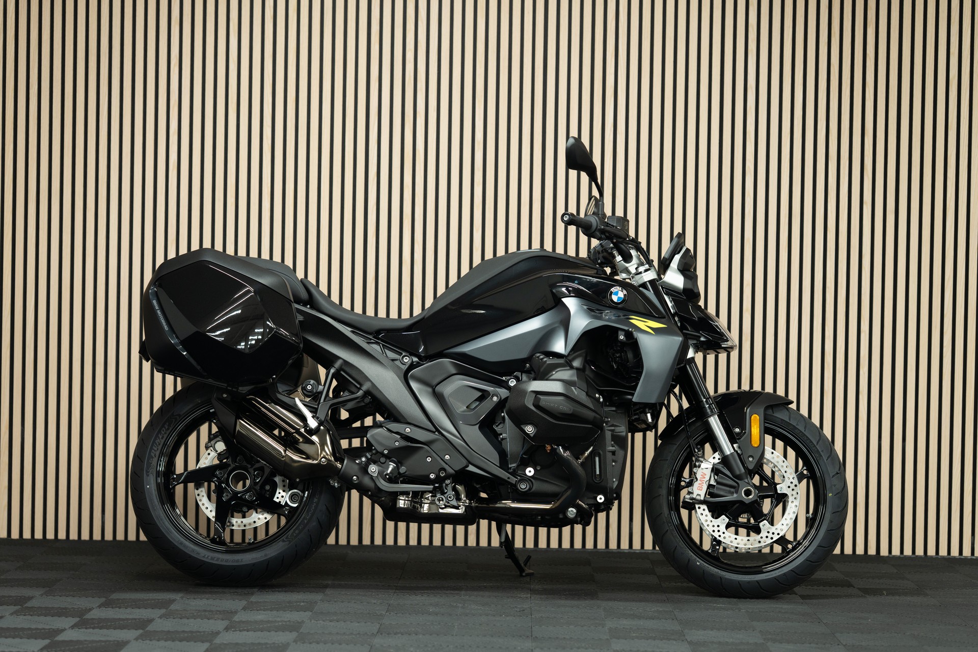 BMW R 1300 R Individual mit Seitenkofferset und CHF 1'500.- Boxer PrĂ€mie đ€đ„-image-0