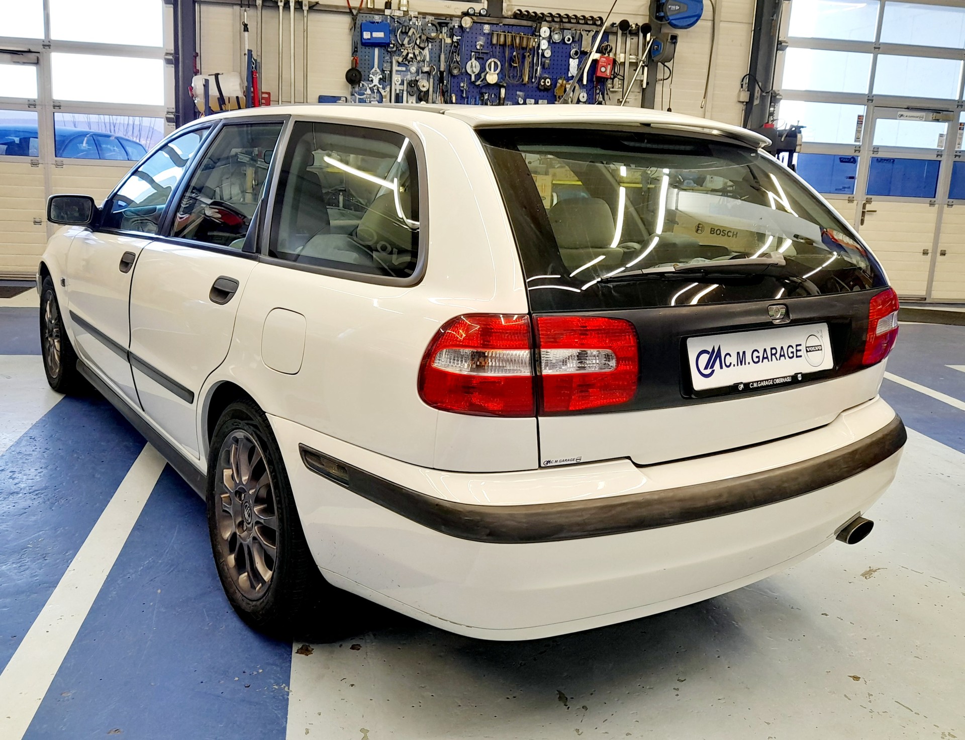 VOLVO V40 2.0T Elegance Edition-image-3