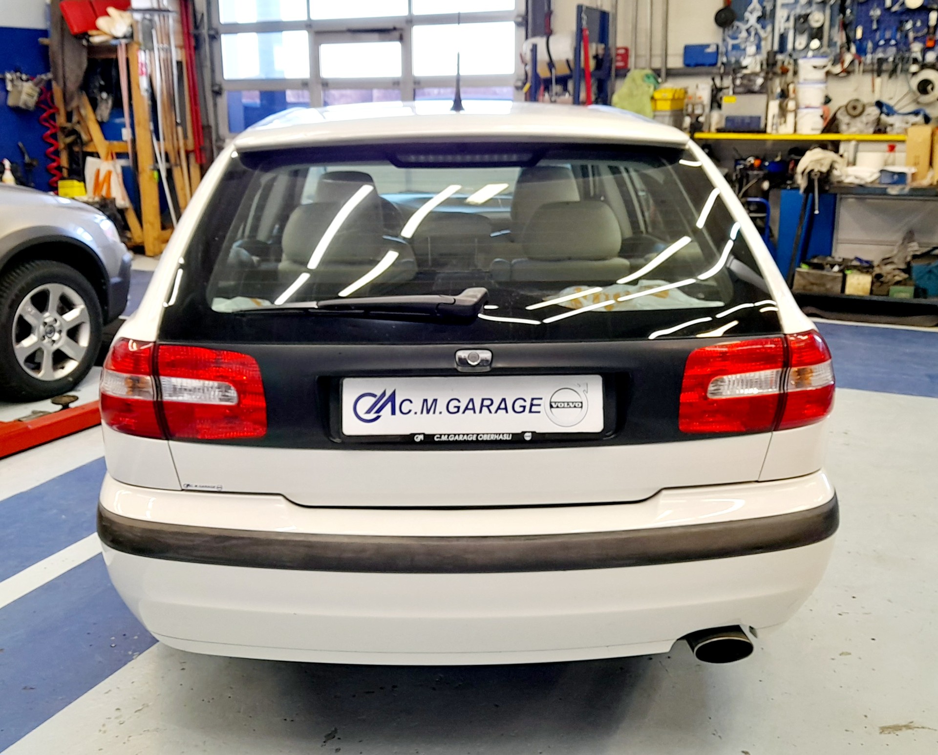 VOLVO V40 2.0T Elegance Edition-image-4