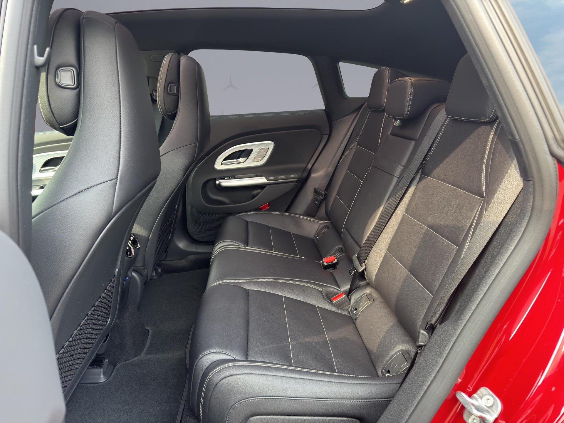 MERCEDES-BENZ CLA 350 4matic Shooting Brake-image-11