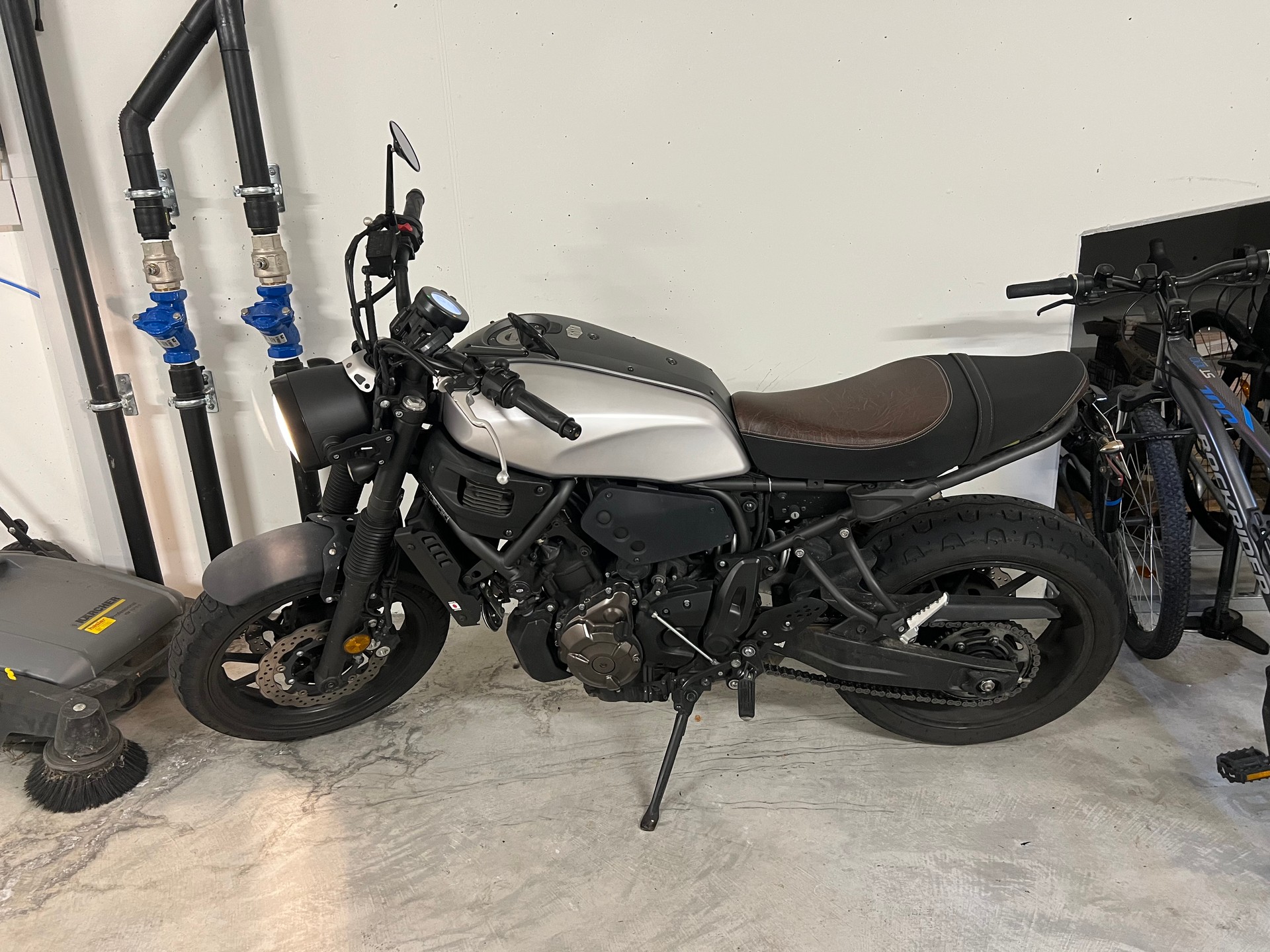 YAMAHA XSR 700-image-1