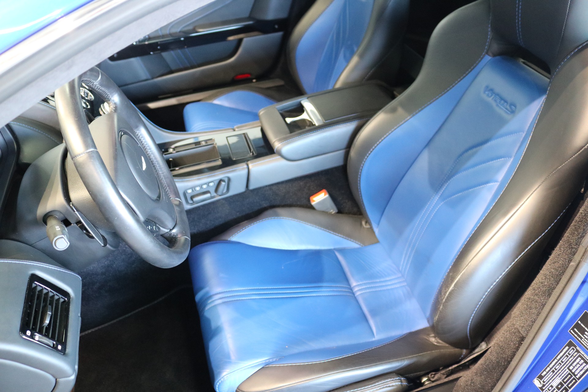 ASTON MARTIN V8 Vantage 4.7 S Sportshift-showroom-element-1