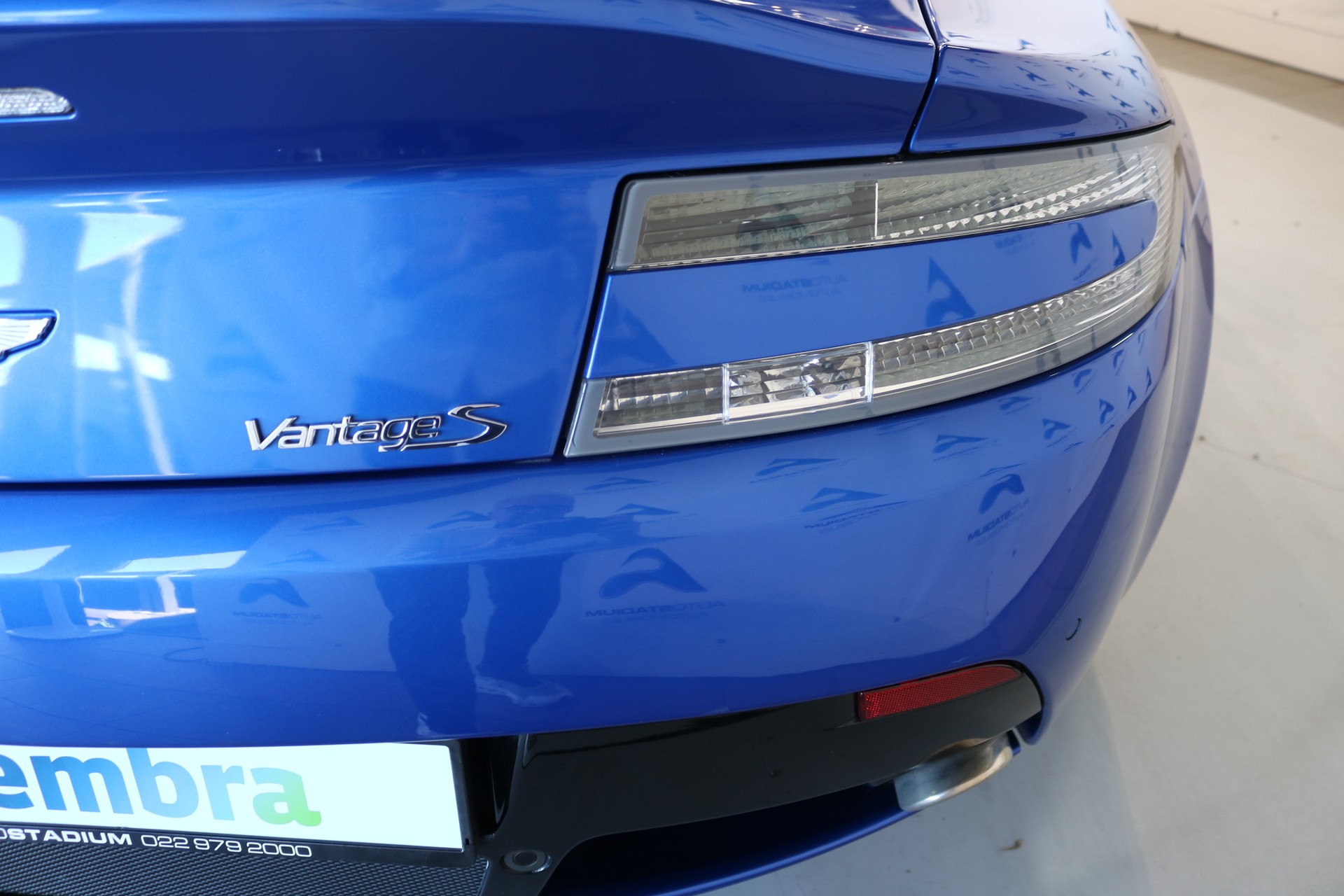 ASTON MARTIN V8 Vantage 4.7 S Sportshift-image-32