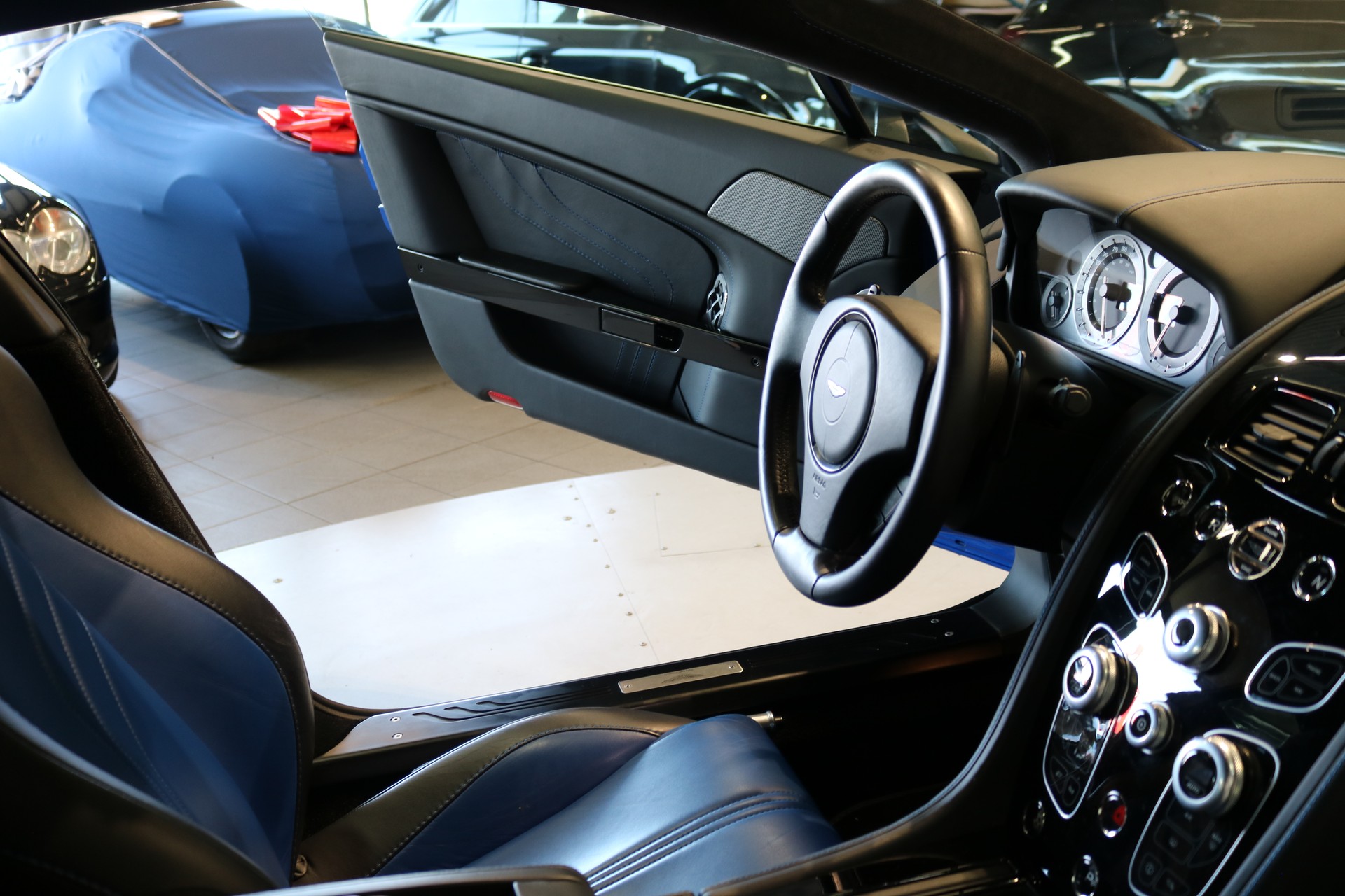 ASTON MARTIN V8 Vantage 4.7 S Sportshift-image-45