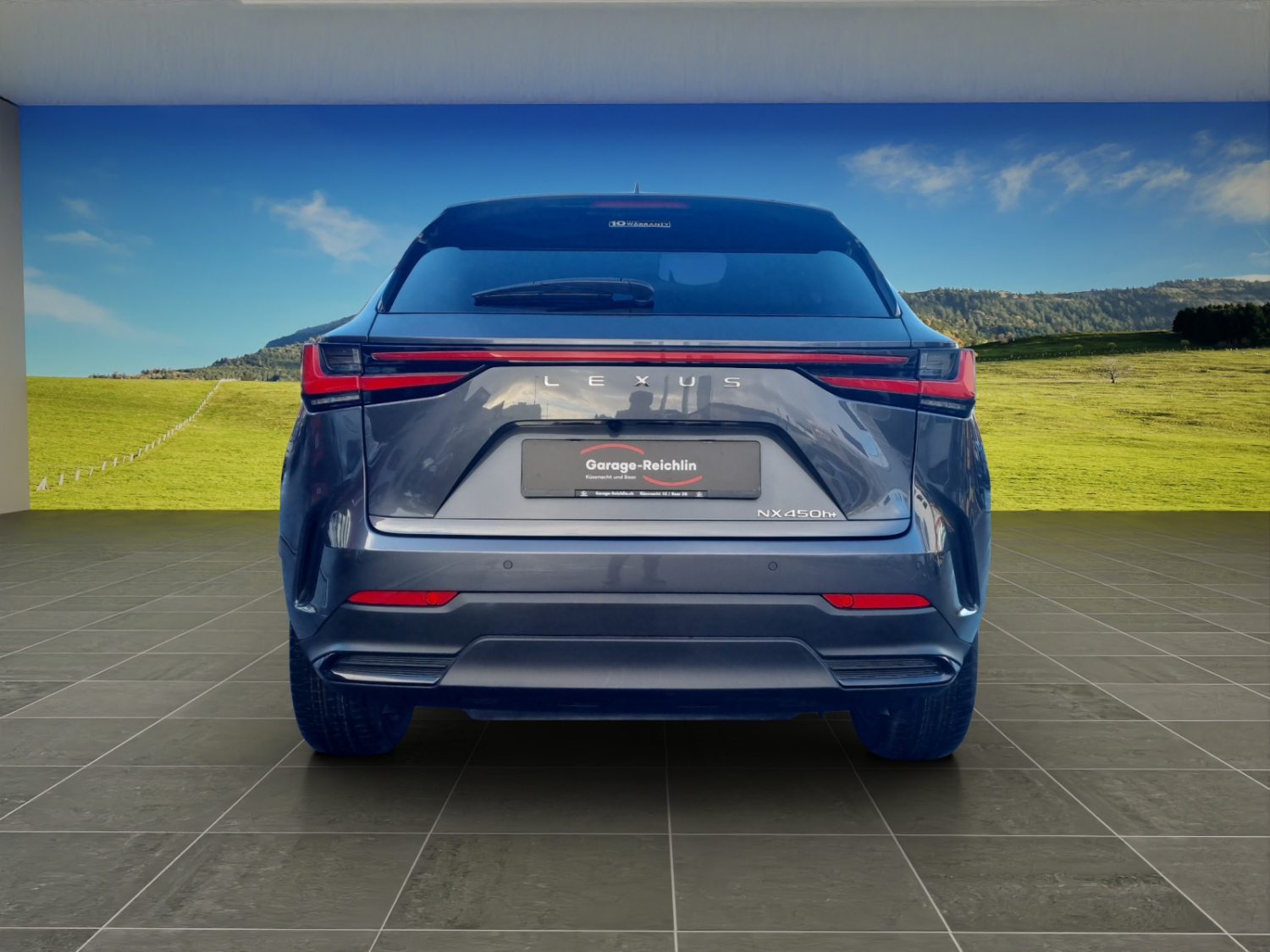 LEXUS NX 450h+ Excellence-showroom-element-3