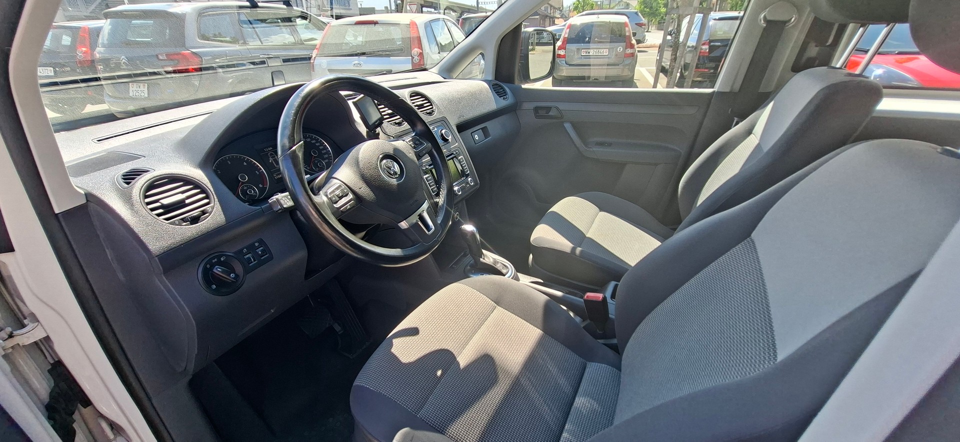 VW Caddy Maxi 2.0 TDI DSG-image-5
