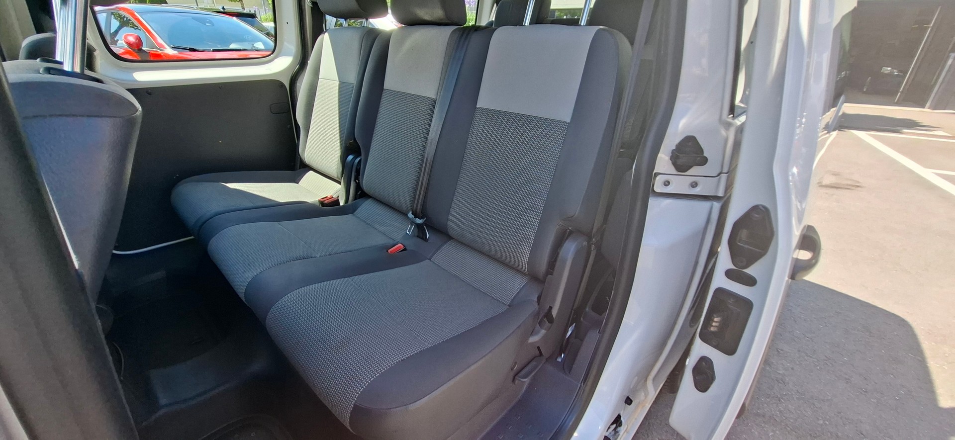 VW Caddy Maxi 2.0 TDI DSG-image-7