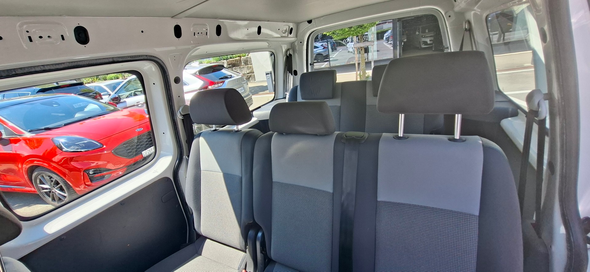 VW Caddy Maxi 2.0 TDI DSG-image-6