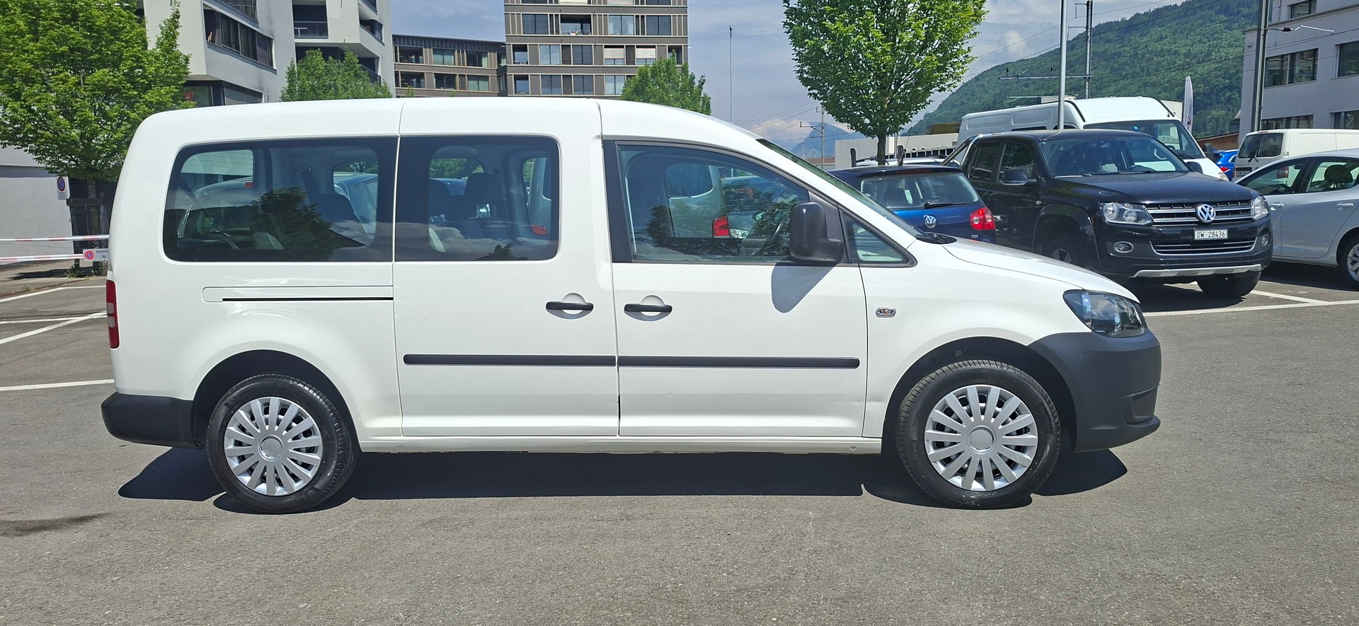 VW Caddy Maxi 2.0 TDI DSG-image-1