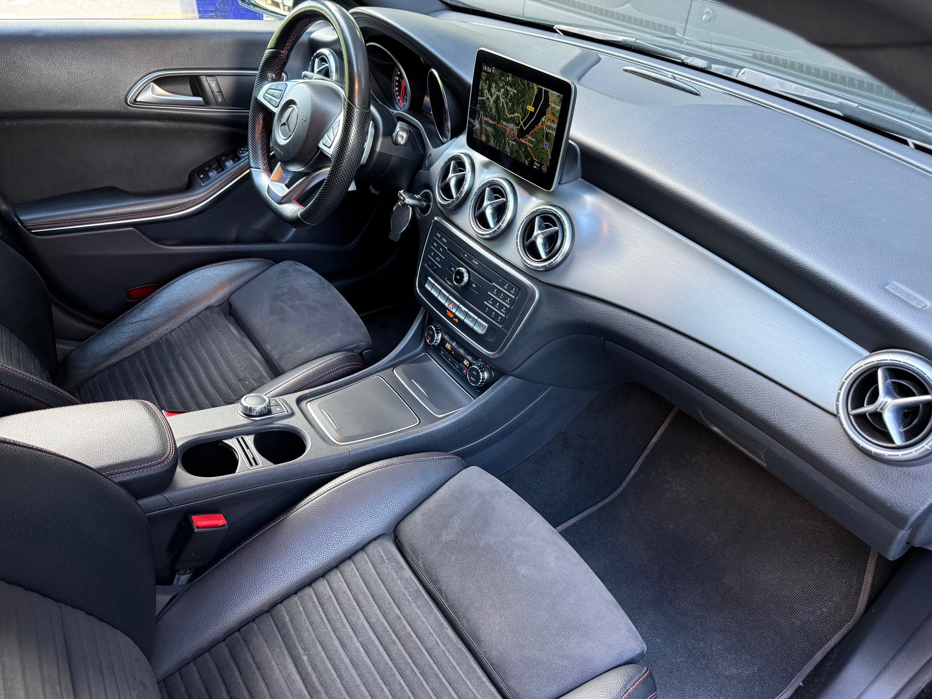 MERCEDES-BENZ CLA 220 d AMG Line 4Matic 7G-DCT-image-14