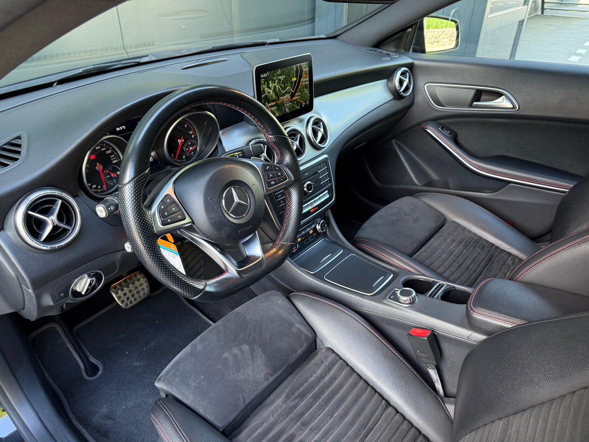 MERCEDES-BENZ CLA 220 d AMG Line 4Matic 7G-DCT-image-6