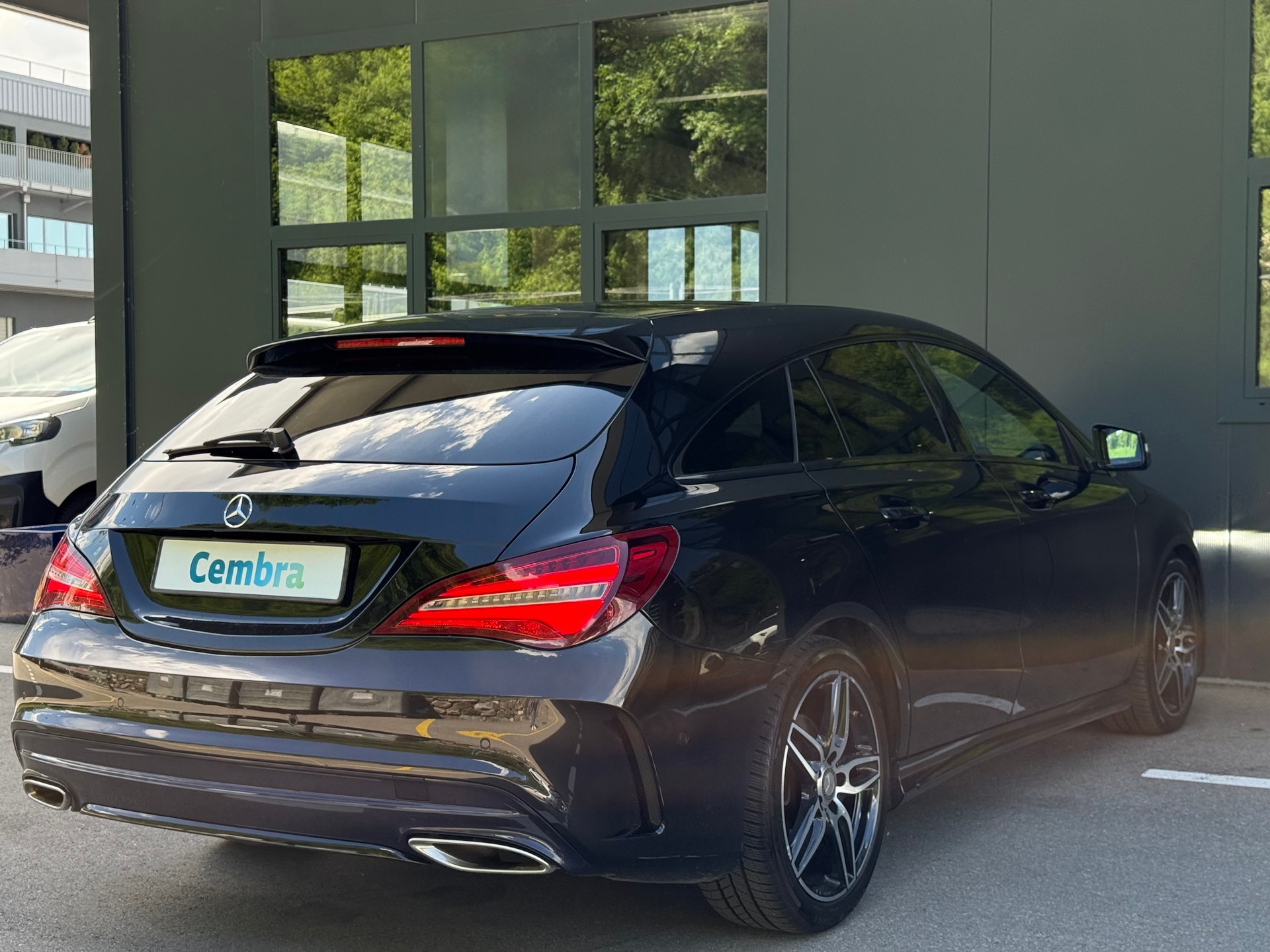 MERCEDES-BENZ CLA 220 d AMG Line 4Matic 7G-DCT-image-4