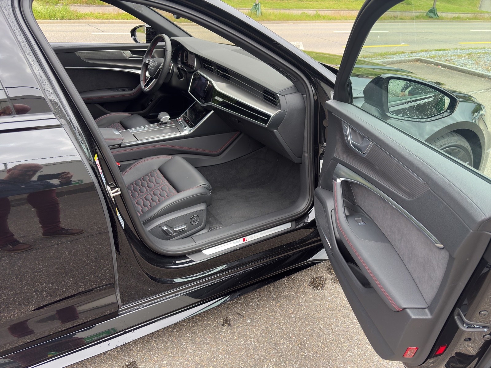 AUDI RS6 Avant 4.0 V8 TFSI quattro T-Tronic-image-5