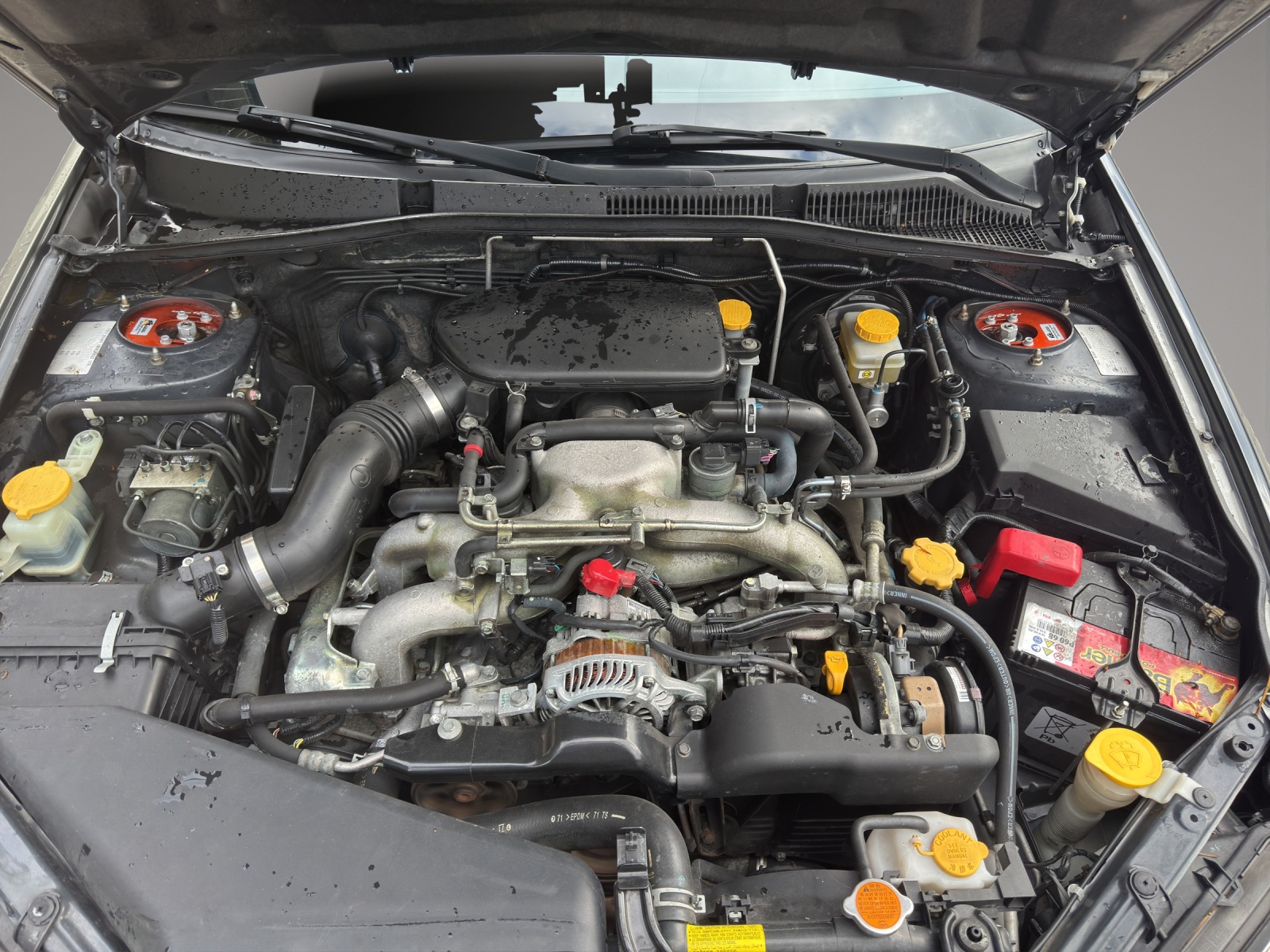 SUBARU Legacy 2.0R AWD Swiss-image-12