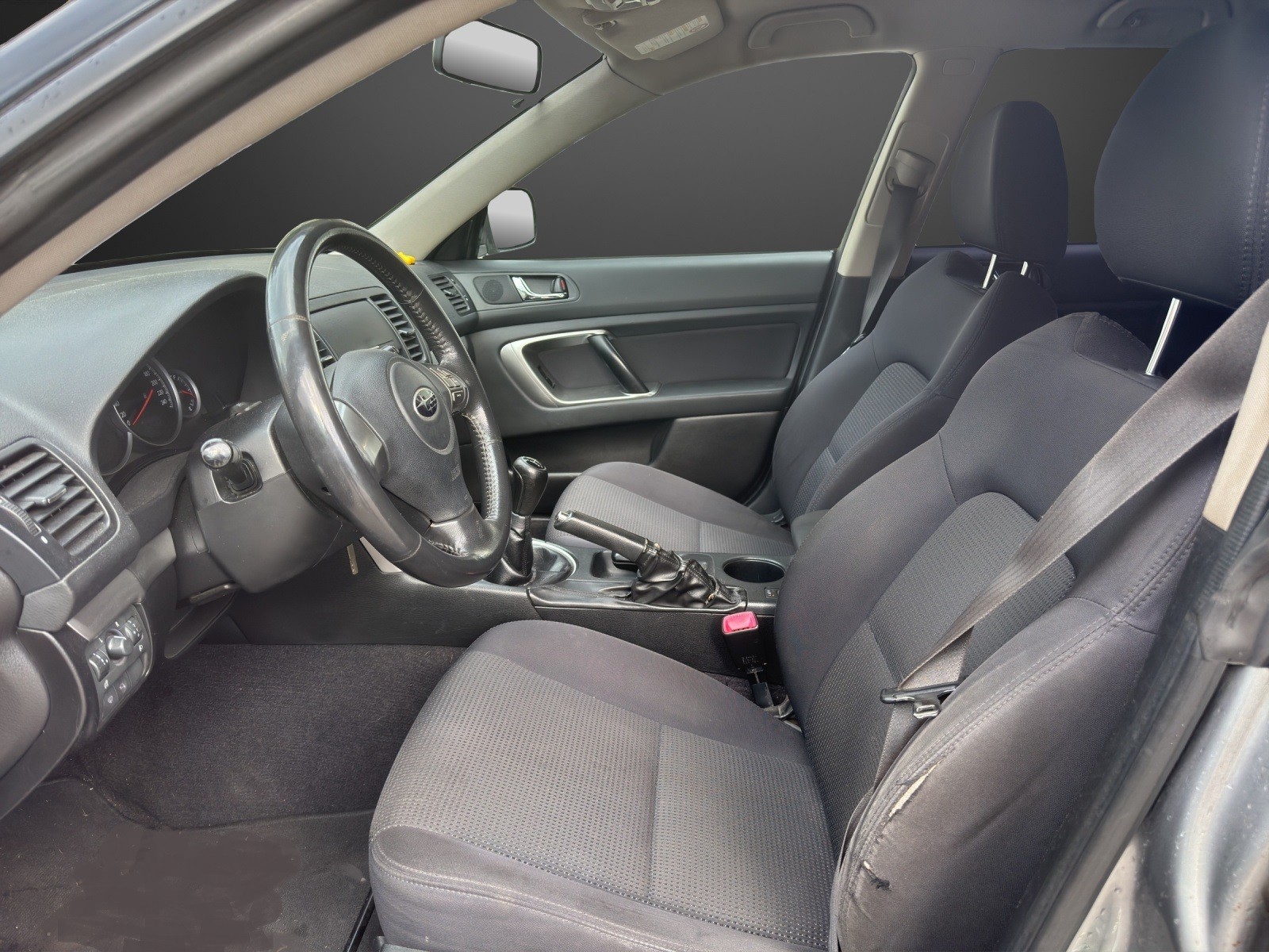 SUBARU Legacy 2.0R AWD Swiss-image-7