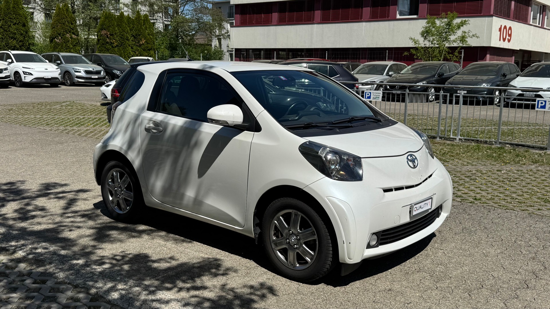 TOYOTA iQ2 1.0 VVT-i-image-2