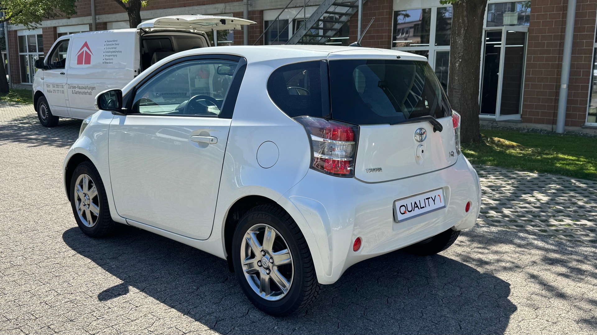 TOYOTA iQ2 1.0 VVT-i-image-4