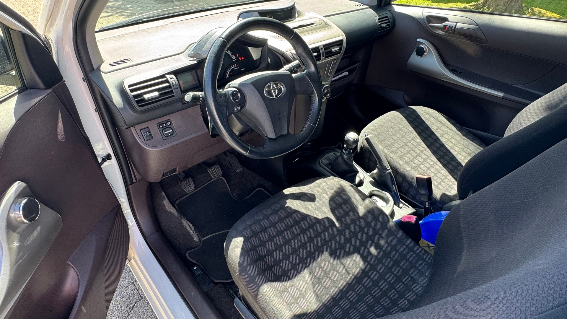 TOYOTA iQ2 1.0 VVT-i-image-5