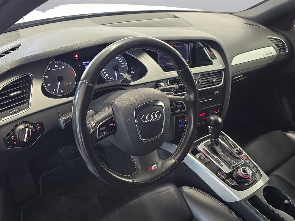 AUDI S4 Avant 3.0 V6 TFSI quattro S-Tronic-image-12