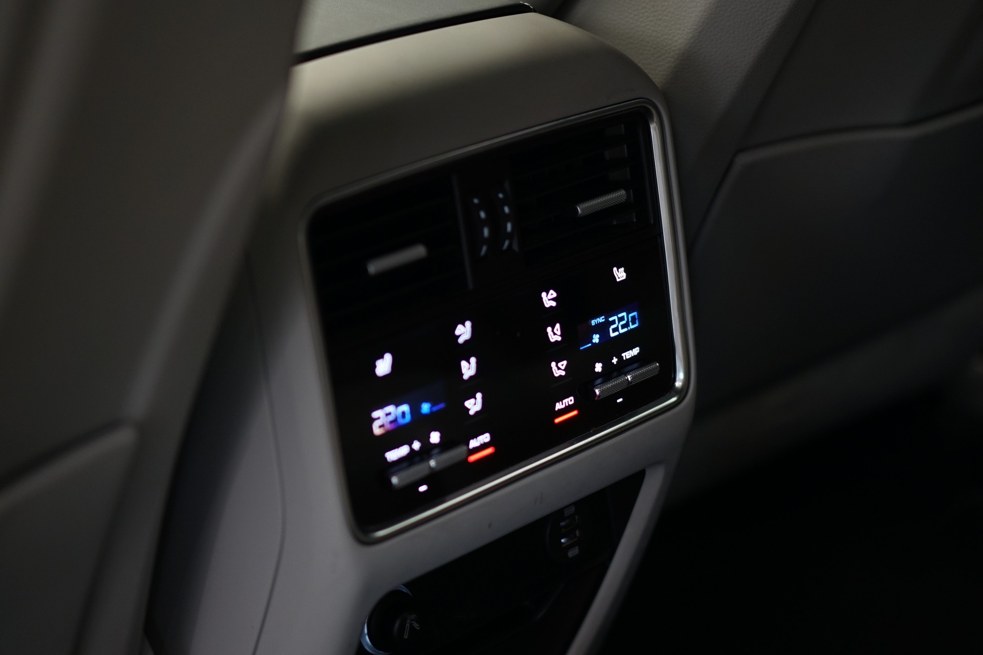 PORSCHE Cayenne Turbo *CH-Fahrzeug*-image-37