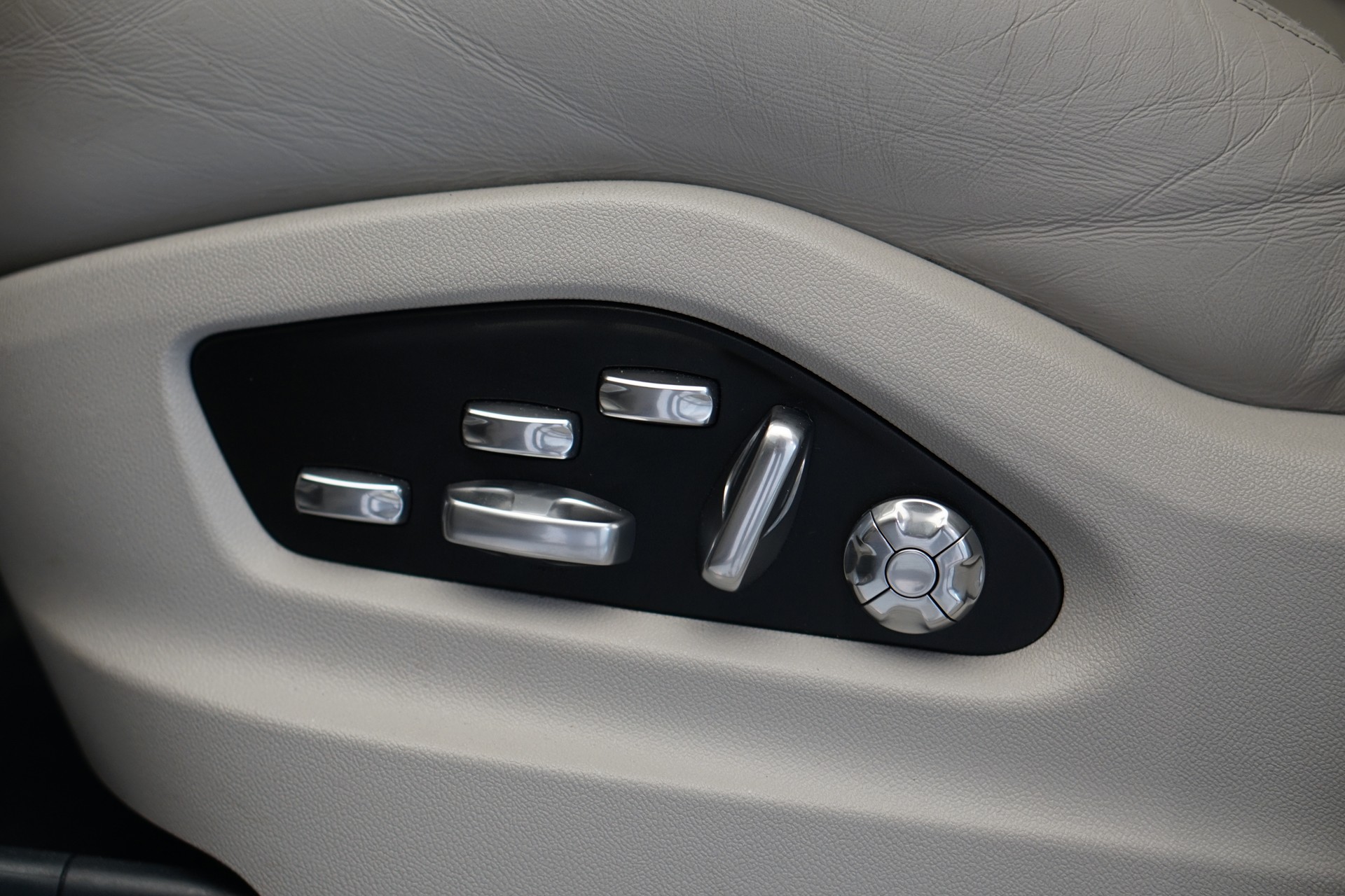 PORSCHE Cayenne Turbo *CH-Fahrzeug*-image-26