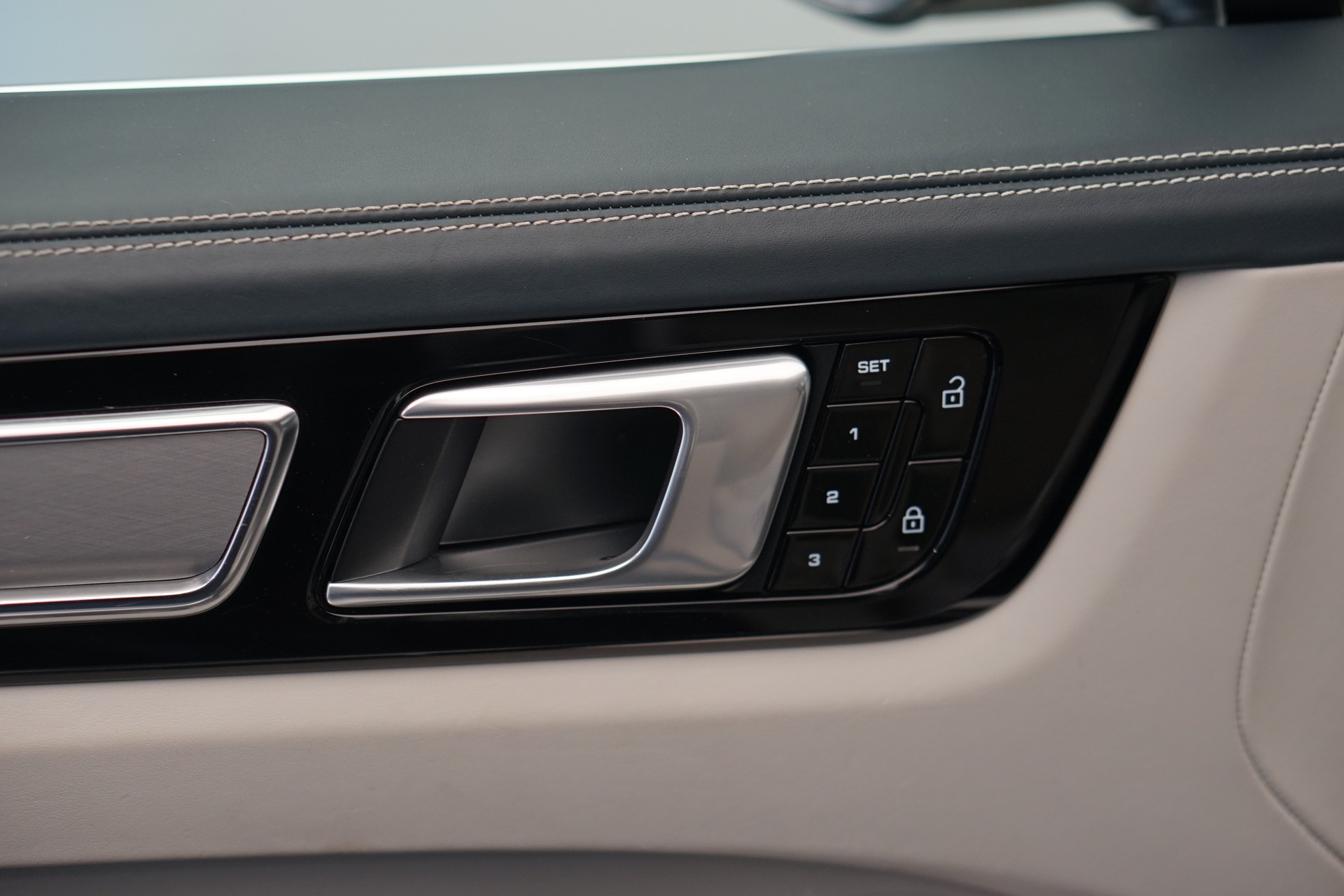 PORSCHE Cayenne Turbo *CH-Fahrzeug*-image-33