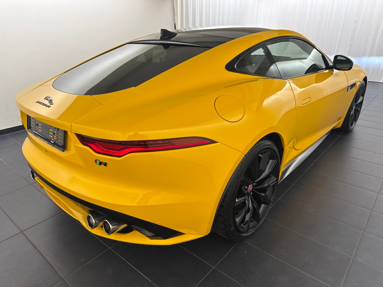 JAGUAR F-Type 5.0 V8 R75 AWD-showroom-element-2