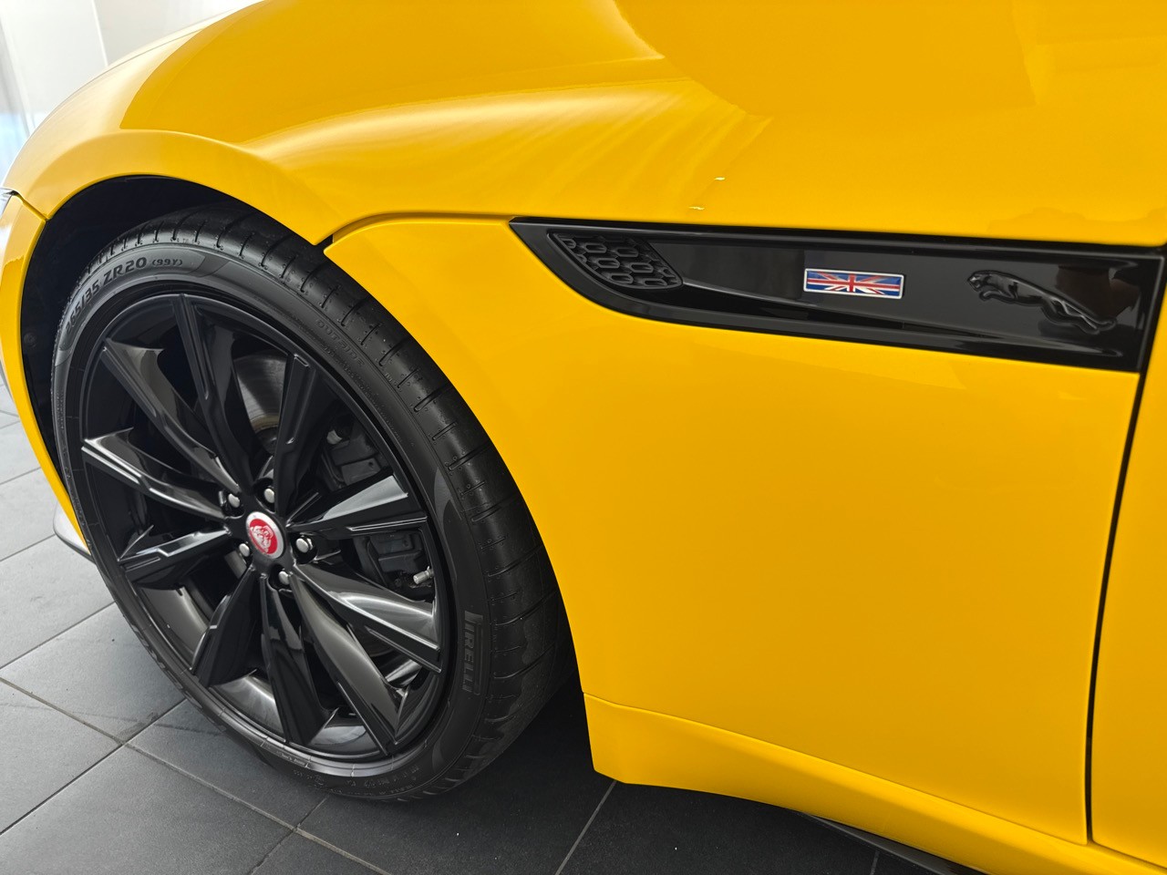 JAGUAR F-Type 5.0 V8 R75 AWD-image-16