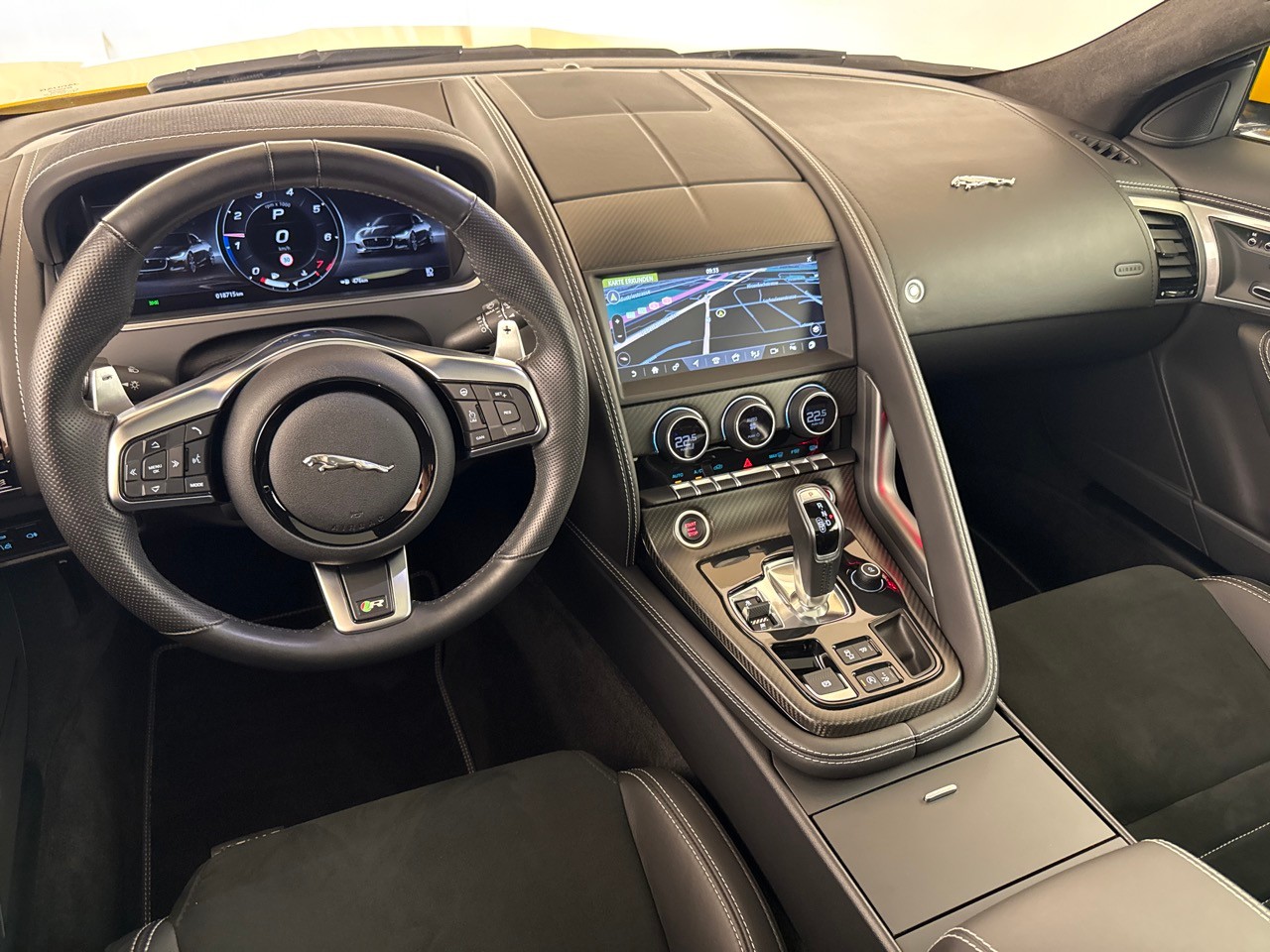JAGUAR F-Type 5.0 V8 R75 AWD-image-6