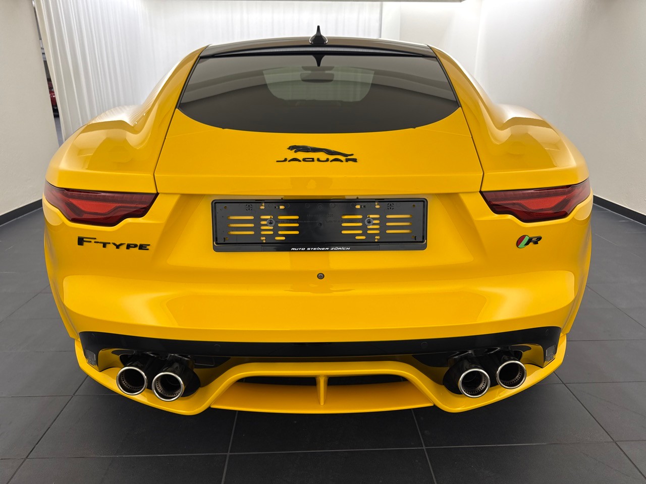 JAGUAR F-Type 5.0 V8 R75 AWD-image-17