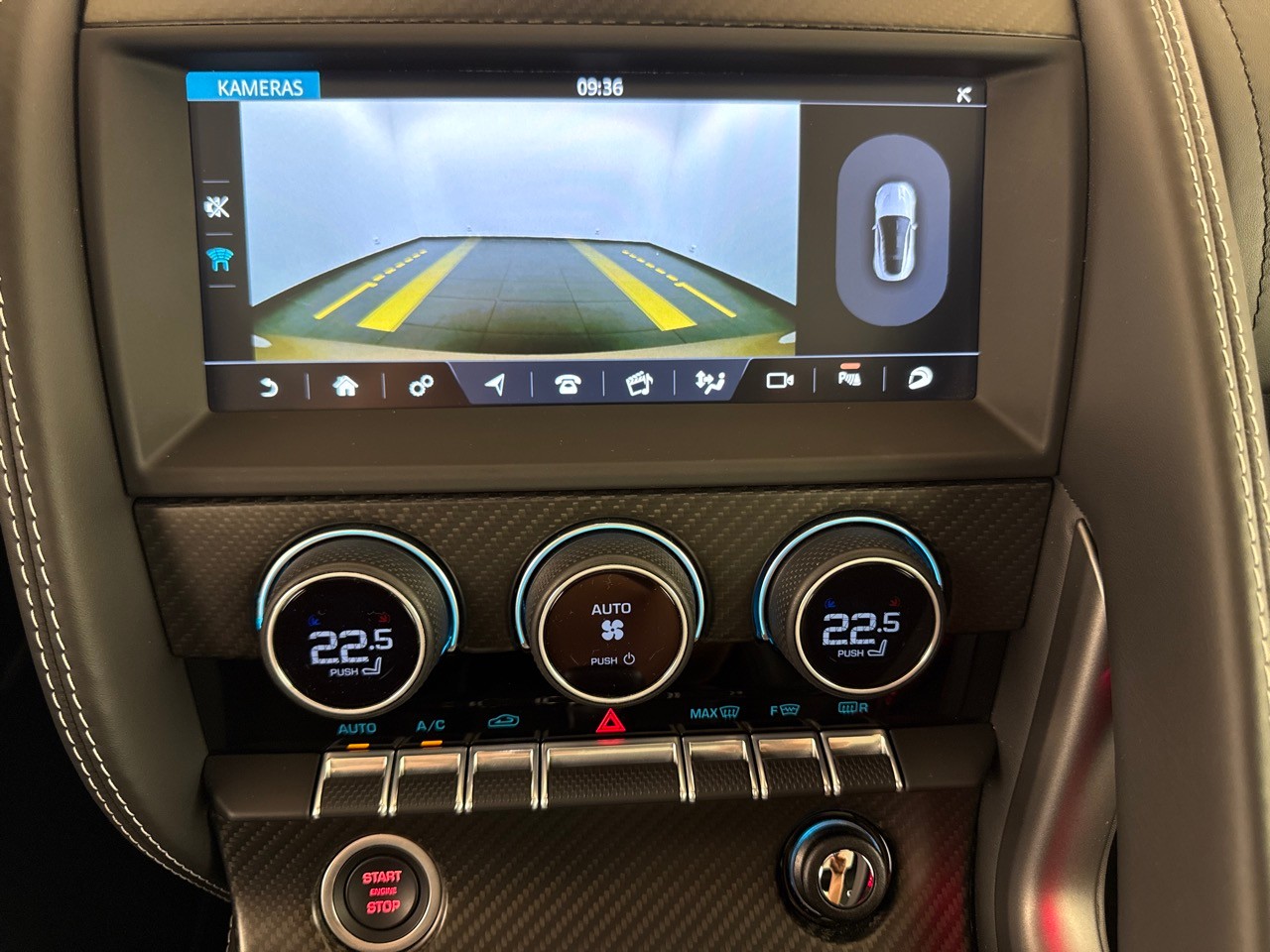 JAGUAR F-Type 5.0 V8 R75 AWD-image-11
