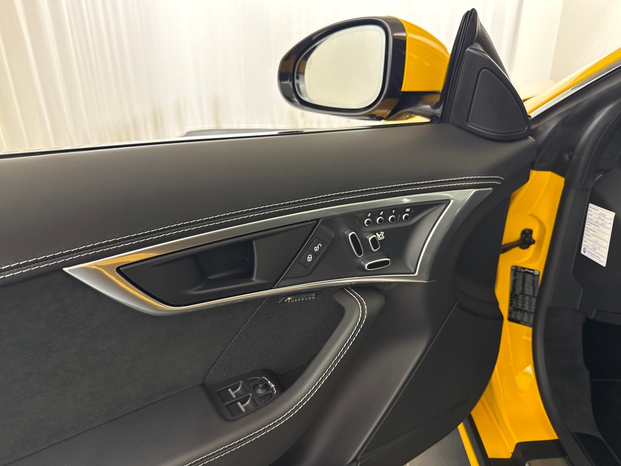 JAGUAR F-Type 5.0 V8 R75 AWD-image-9