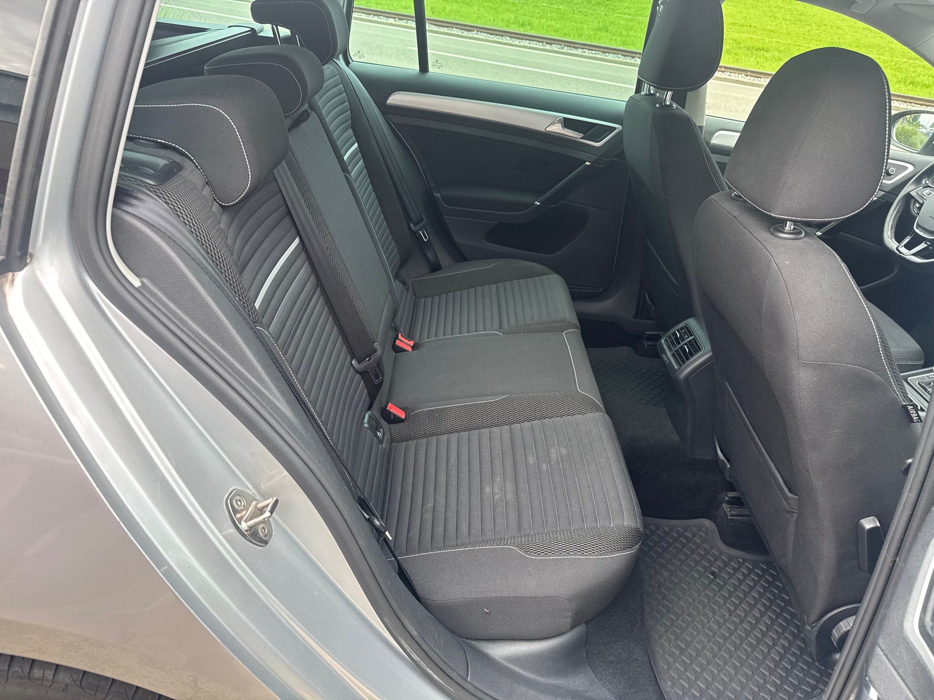 VW Golf Variant 2.0 TDI Cup 4Motion-image-9