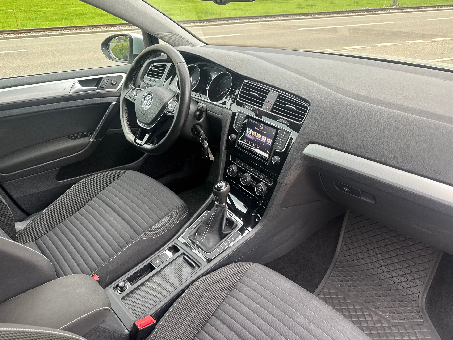 VW Golf Variant 2.0 TDI Cup 4Motion-image-6