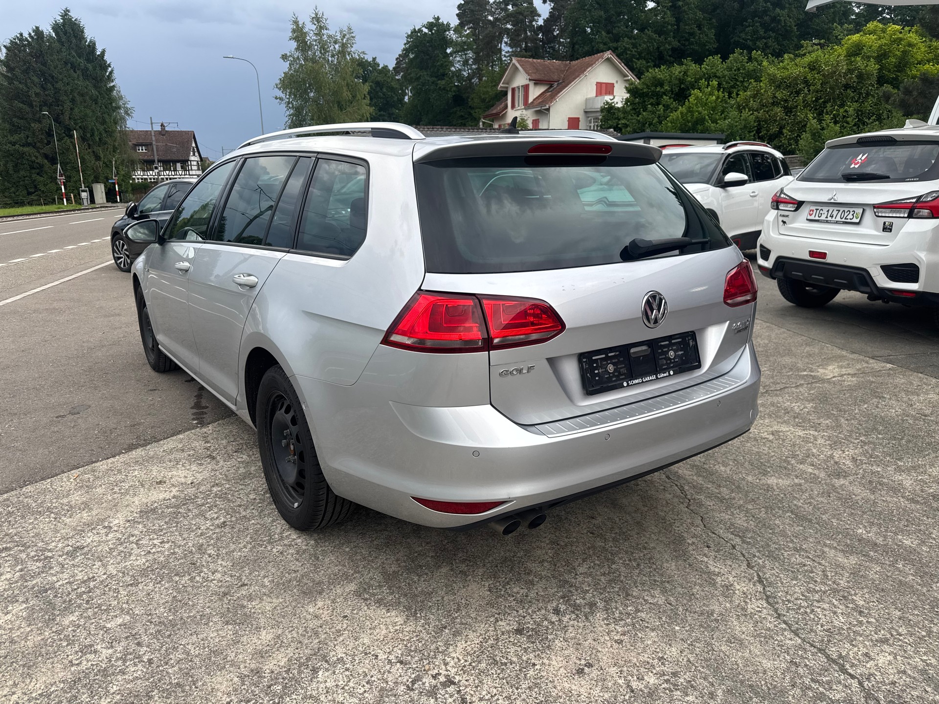 VW Golf Variant 2.0 TDI Cup 4Motion-image-2