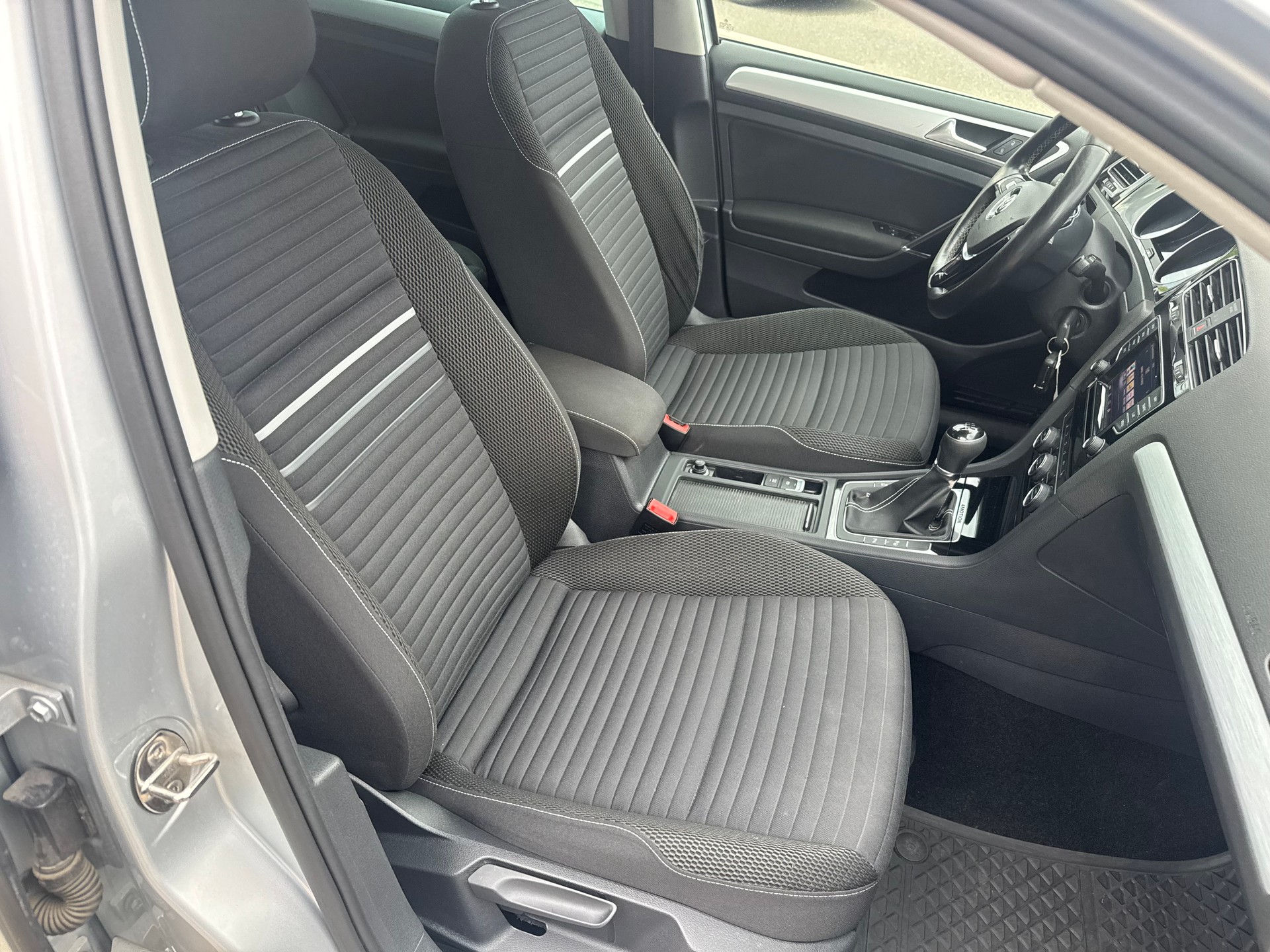 VW Golf Variant 2.0 TDI Cup 4Motion-image-7