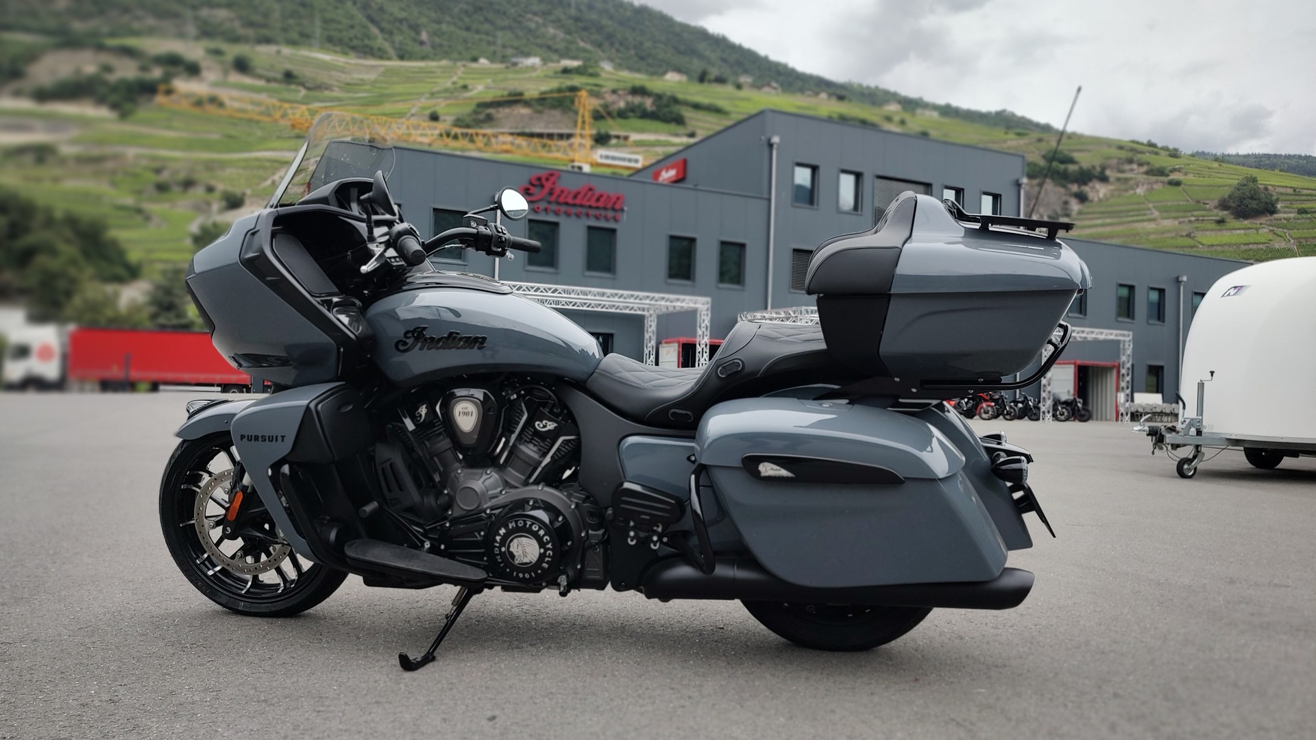 INDIAN Pursuit Dark Horse-image-1