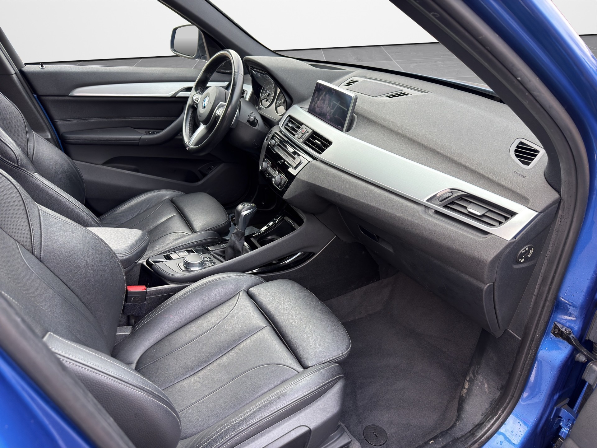 BMW X1 sDrive 18d M Sport Steptronic-image-12