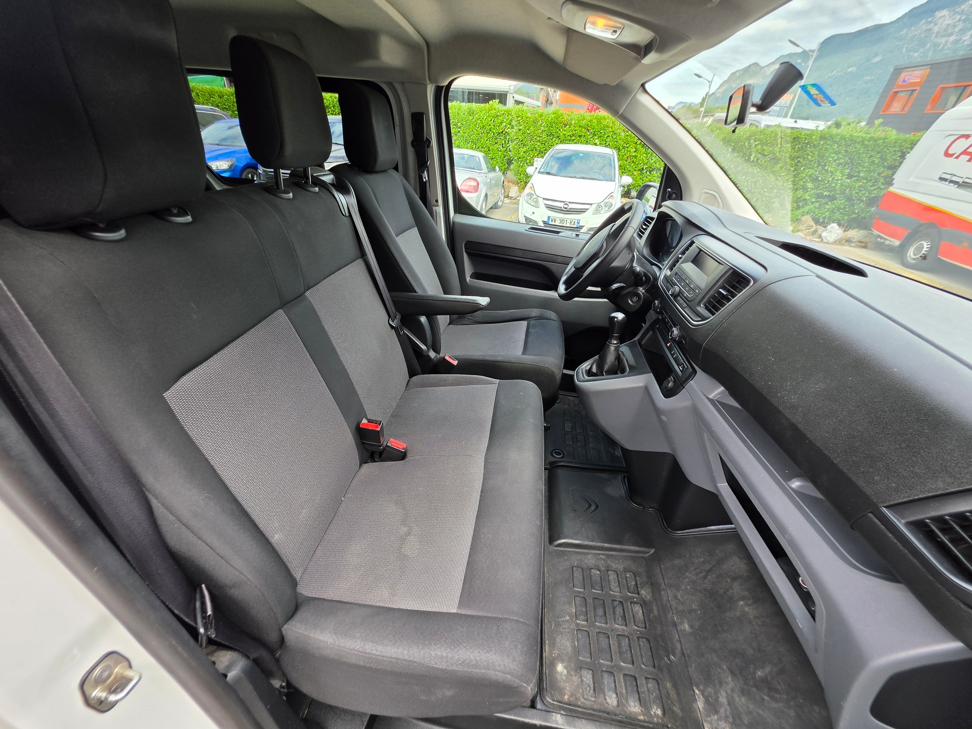 CITROEN Spacetourer 1.6 BlueHDi Feel M-image-10